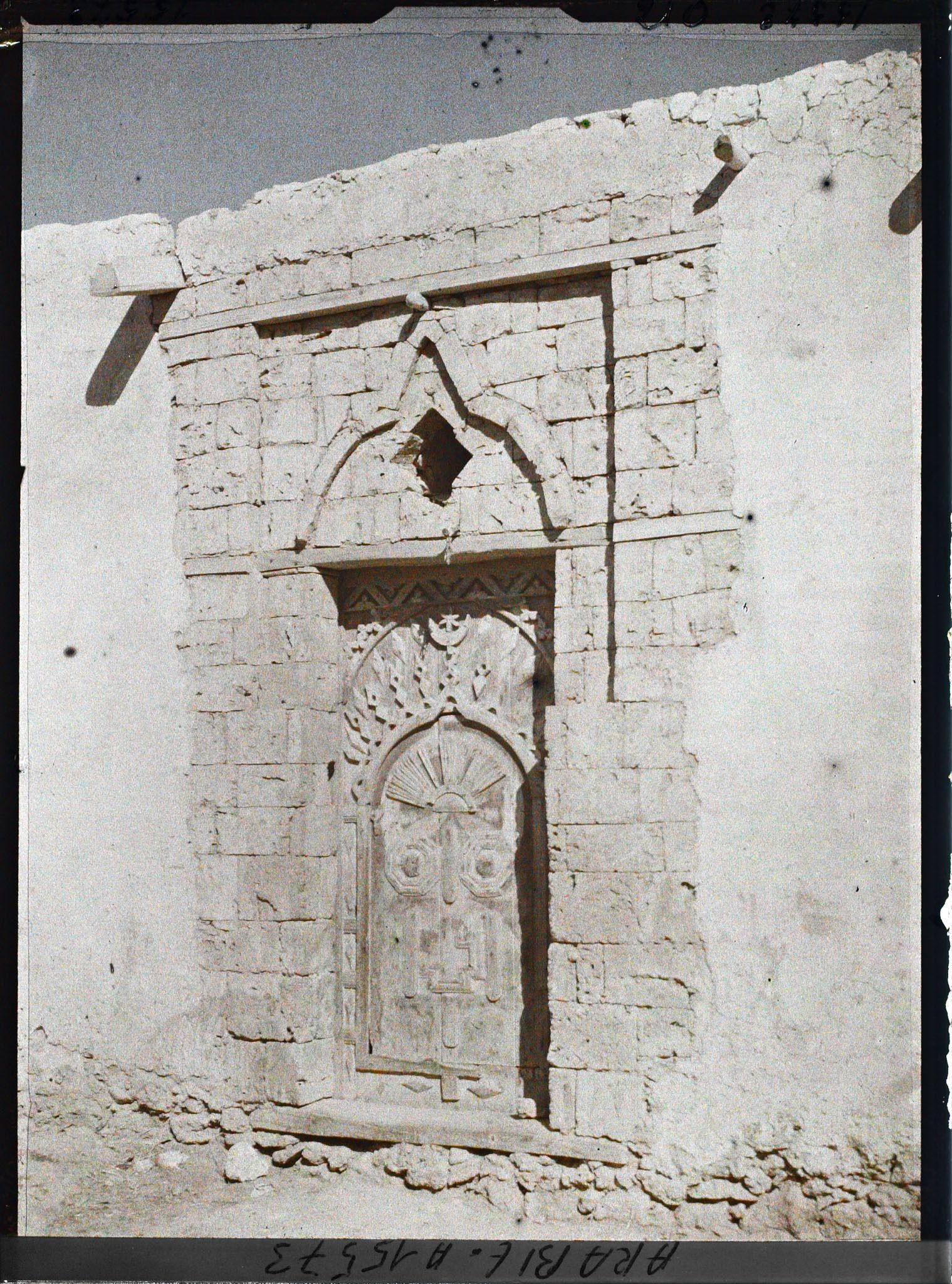 Image représentant Porte de bois ouvragé