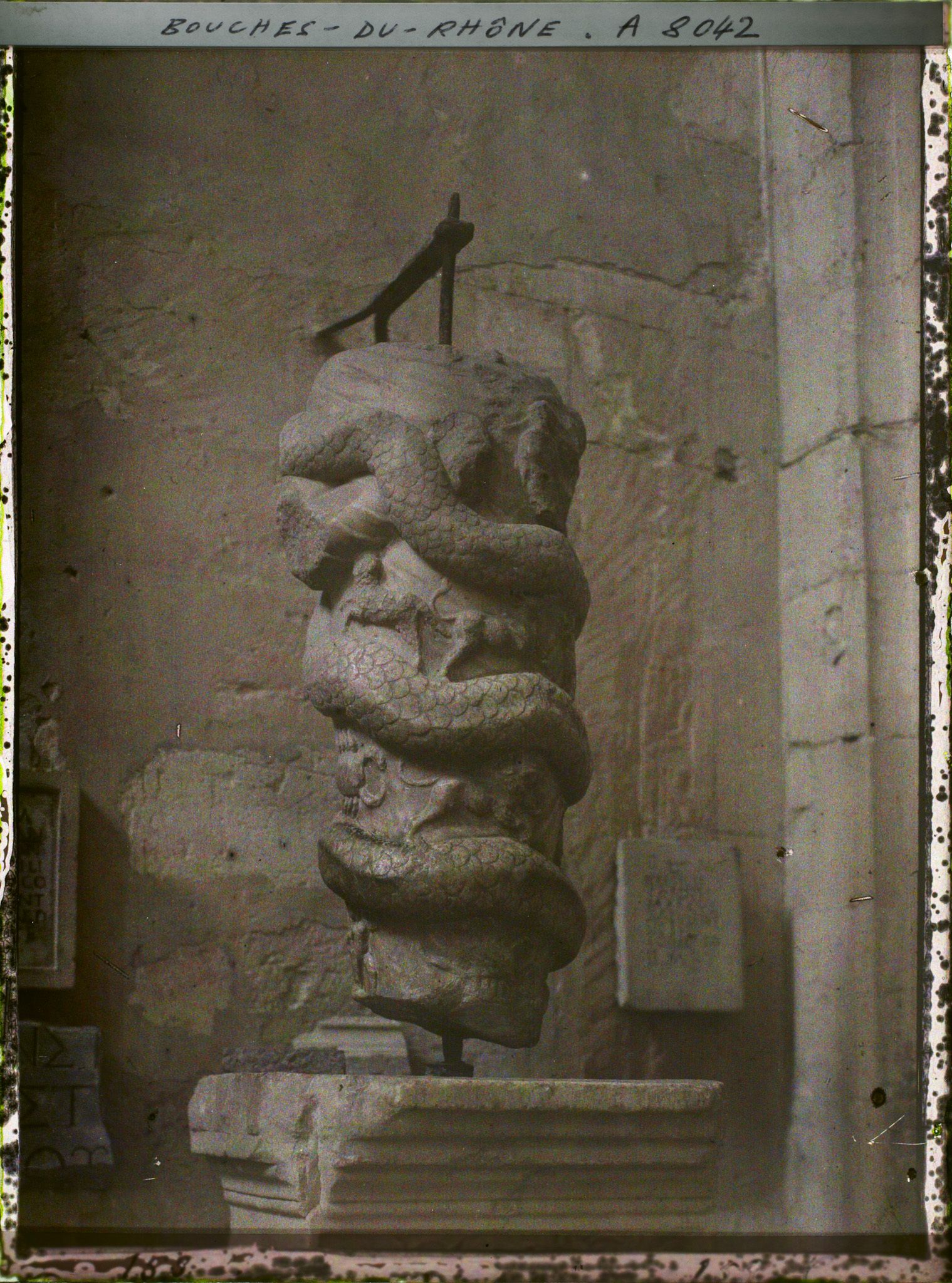 Image représentant La statue du dieu Aiôn dans le musée lapidaire, actuellement au musée de l'Arles antique