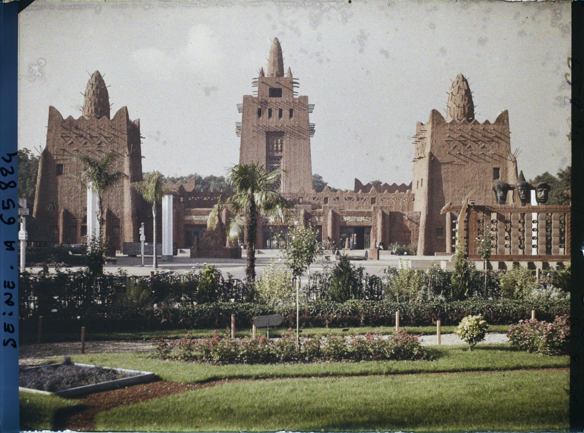 Image représentant L'Exposition Coloniale Internationale de 1931, le pavillon de l'AOF (Afrique occidentale française)