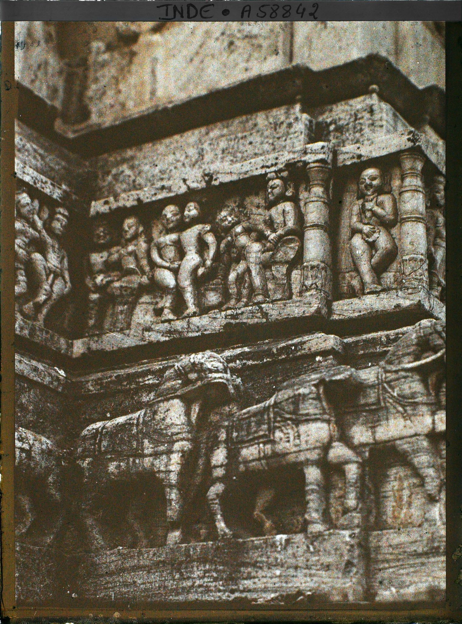 Image représentant Haut-reliefs sur le sikhara du temple Jagdish