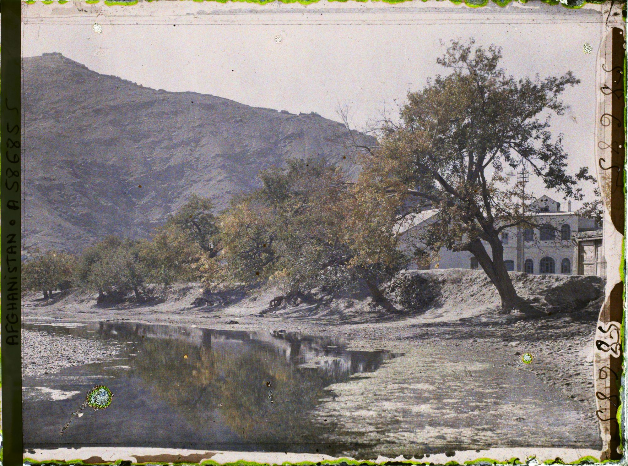 Image représentant Paysage le long de la rivière Kaboul