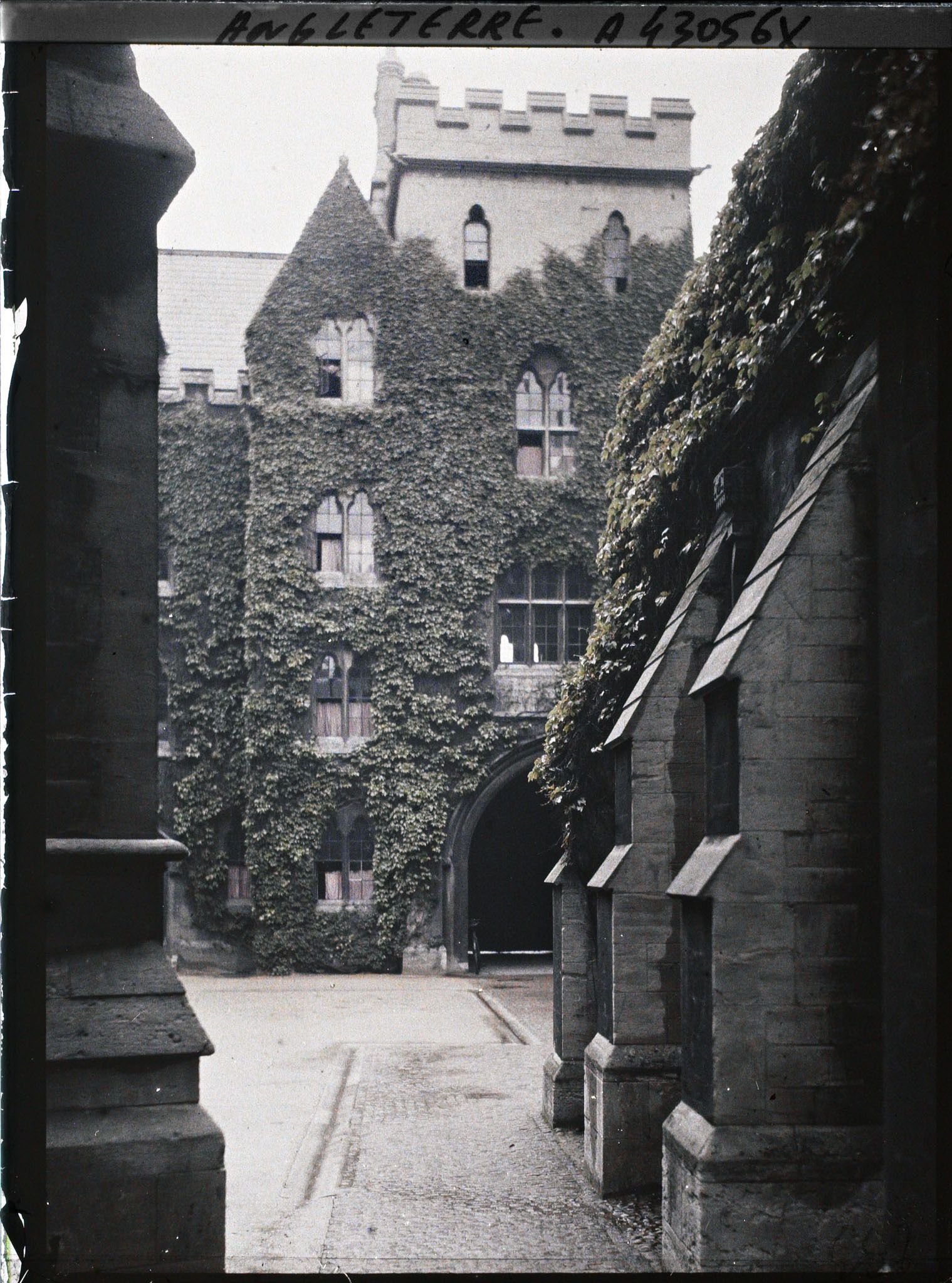 Image représentant Les abords de la chapelle du Saint John's College