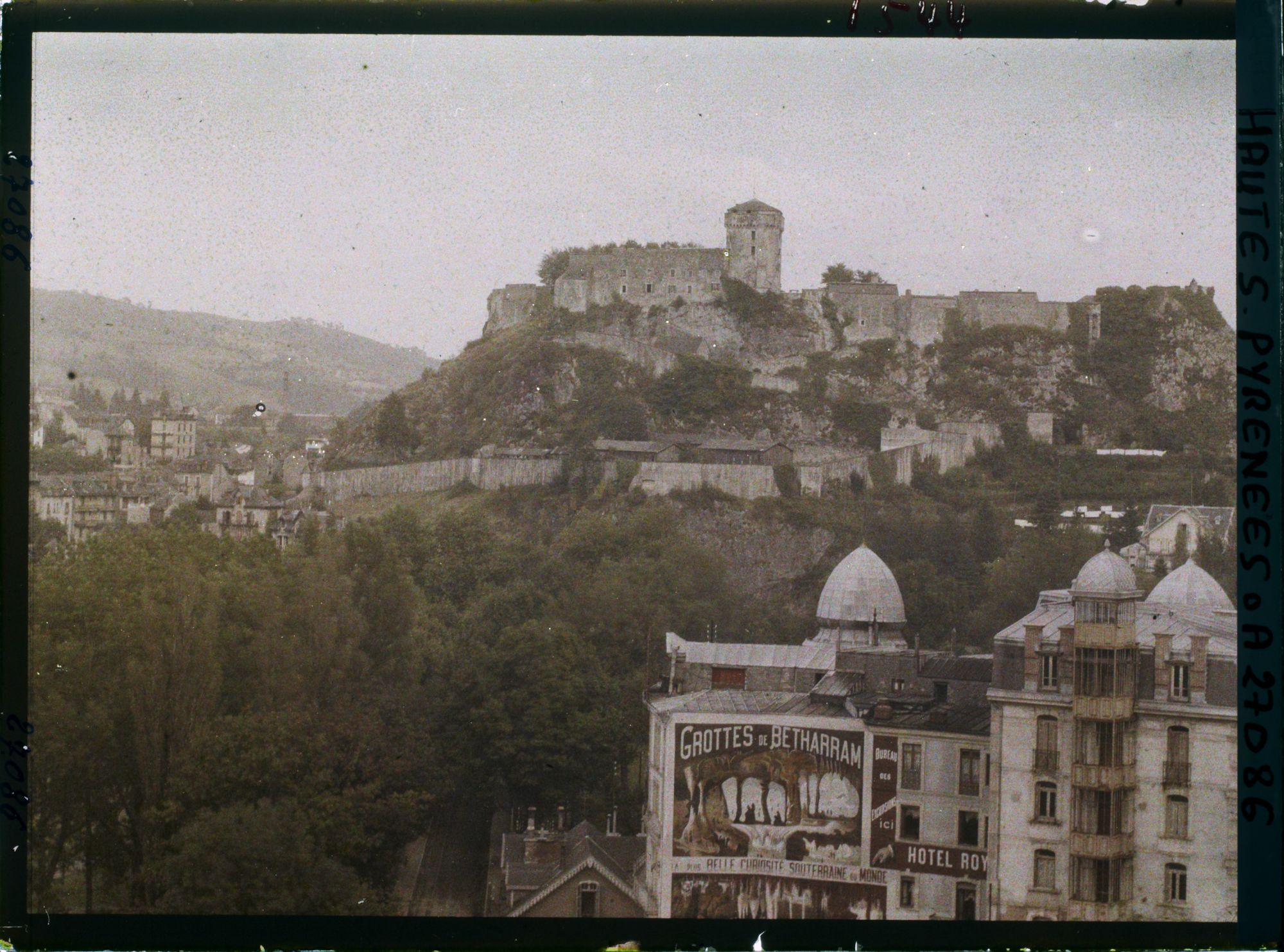 Image représentant France, Lourdes, Le Château fort