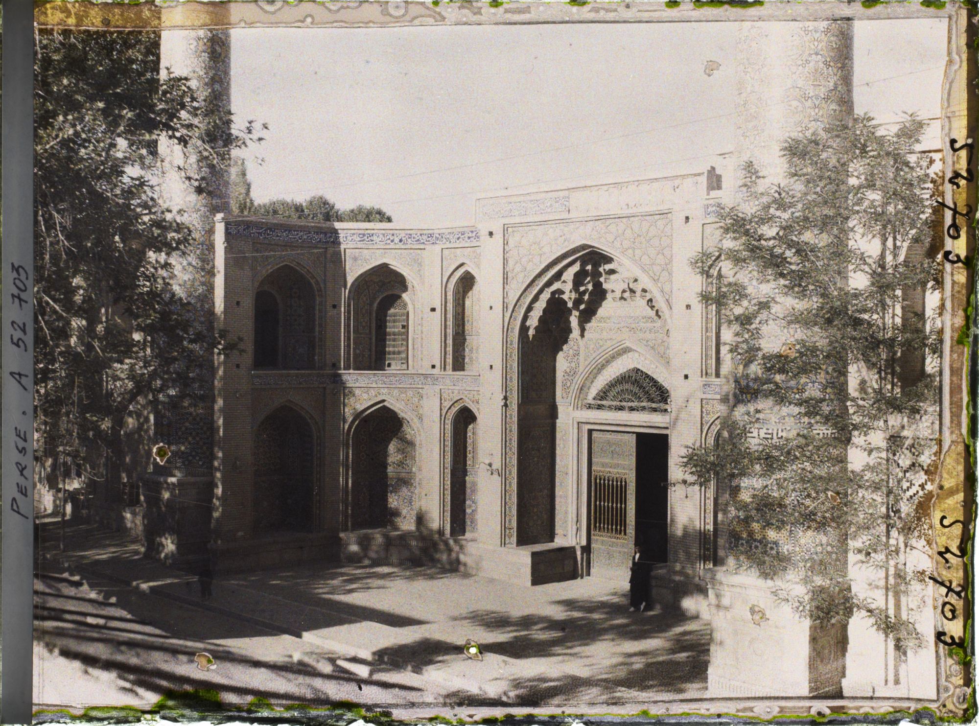 Image représentant La porte de la mosquée Sepahsalar (Madreseh e Motahari)