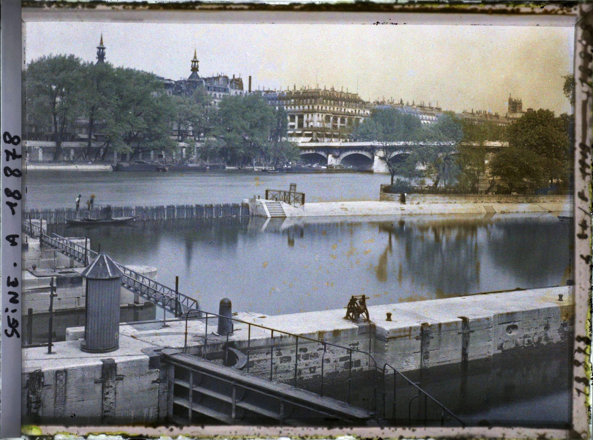 Image représentant Le barrage de la Monnaie, vu du quai de Conti