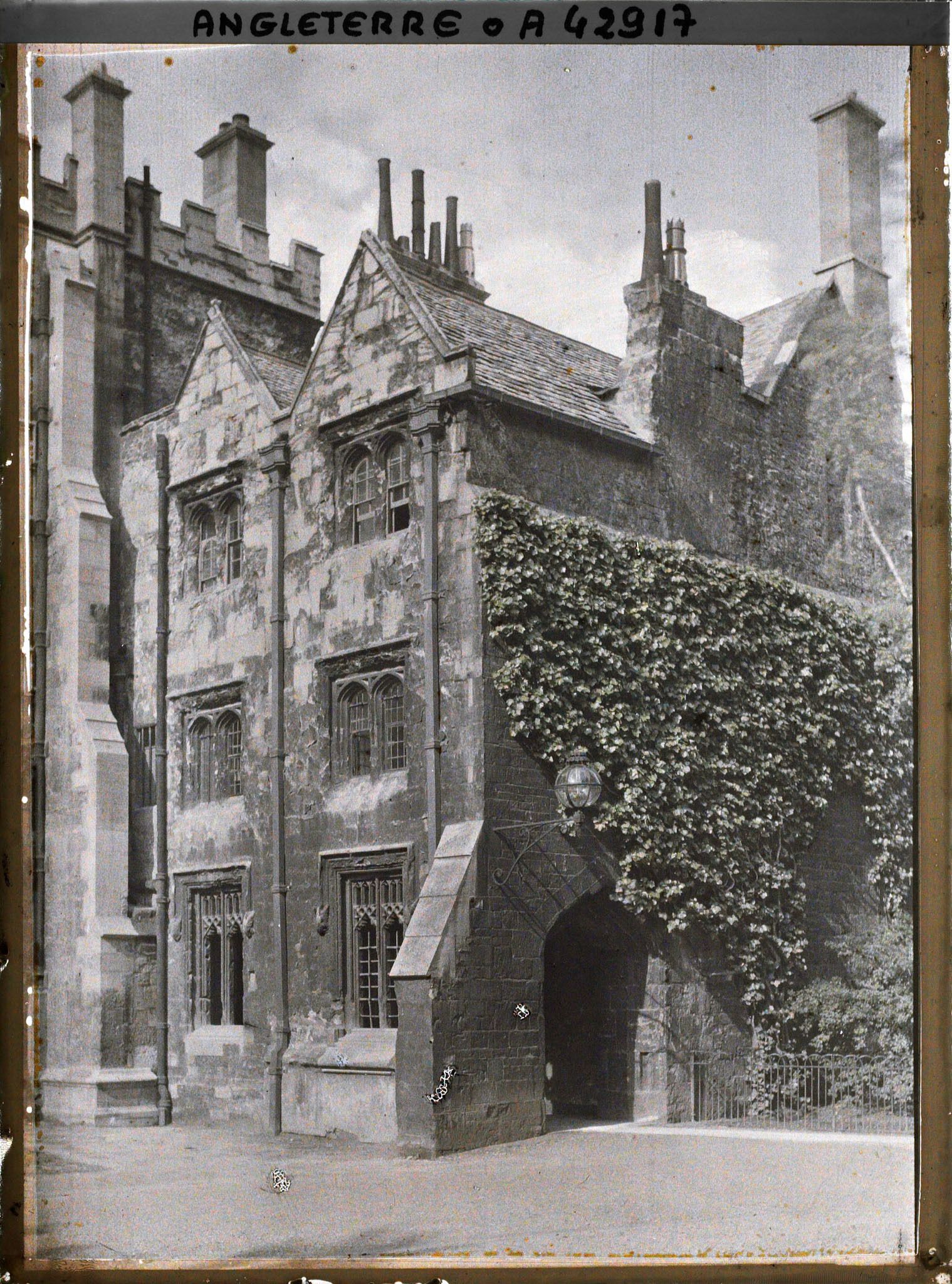 Image représentant Entrée du cloître de Christ Church