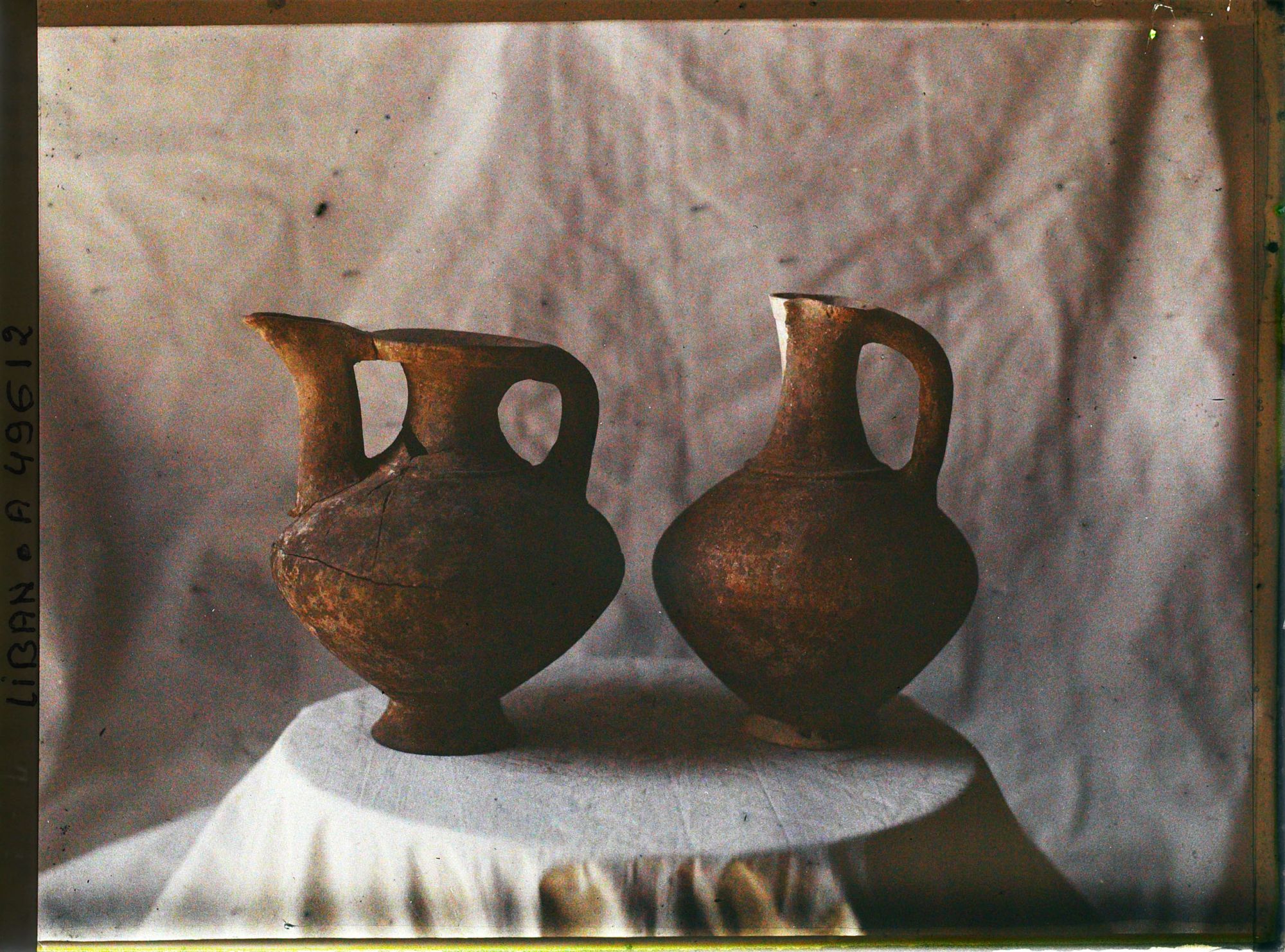 Image représentant Deux vases en terre cuite provenant de Byblos, conservés au musée national