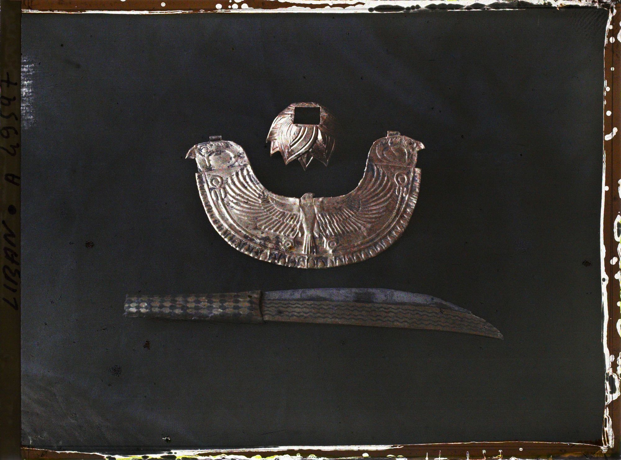 Image représentant Pectoral et poignard