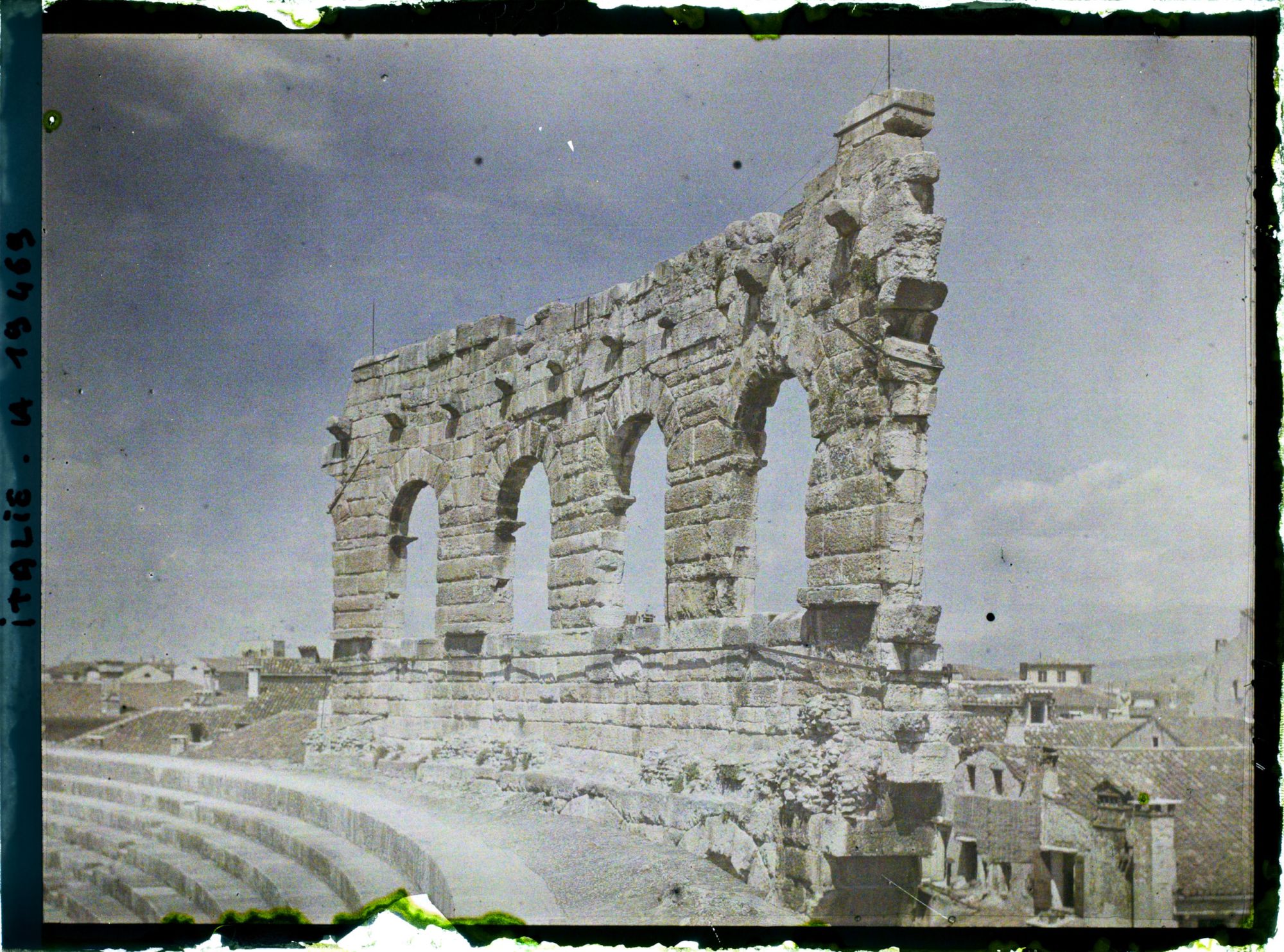 Image représentant Vestige du mur entourant les arènes