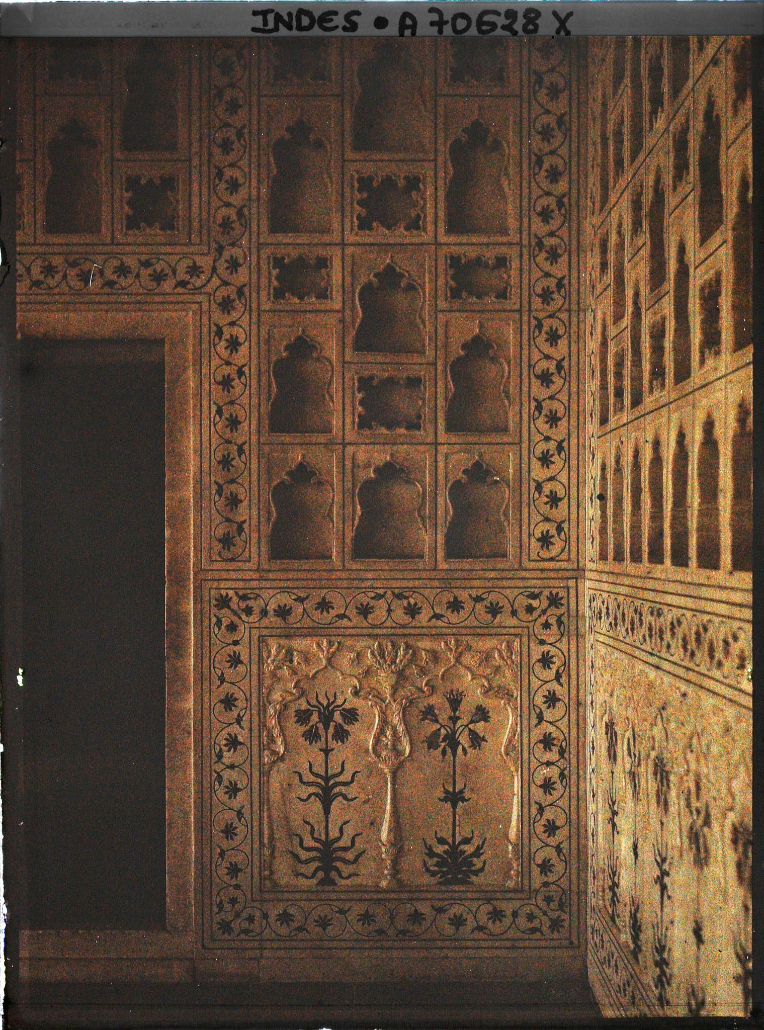 Image représentant Mur décoré de pietra dura et de jali dans le palais privé (Khas Mahal) du fort Rouge (Lal Qila)