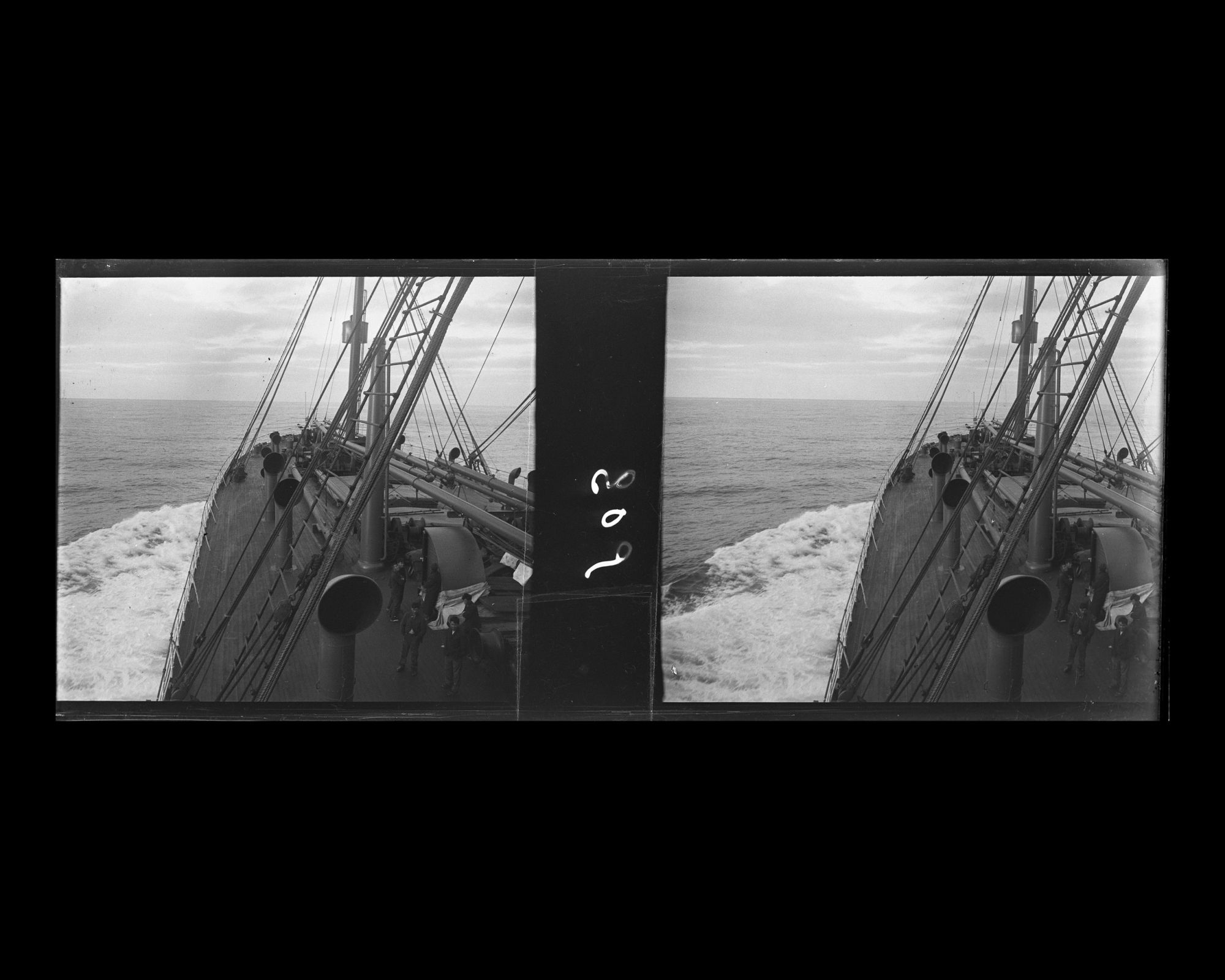 Image représentant Le pont à l'avant du navire