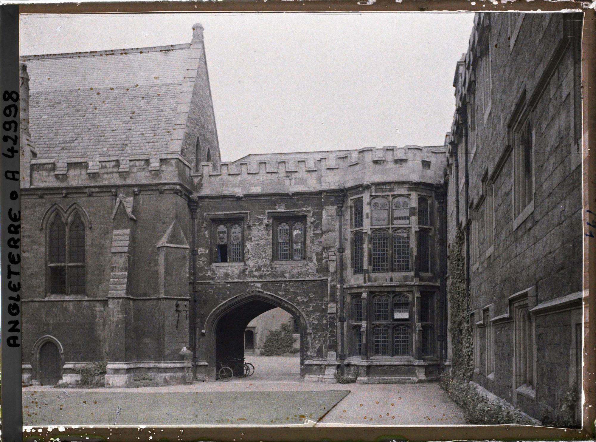Image représentant La deuxième cour du Merton College