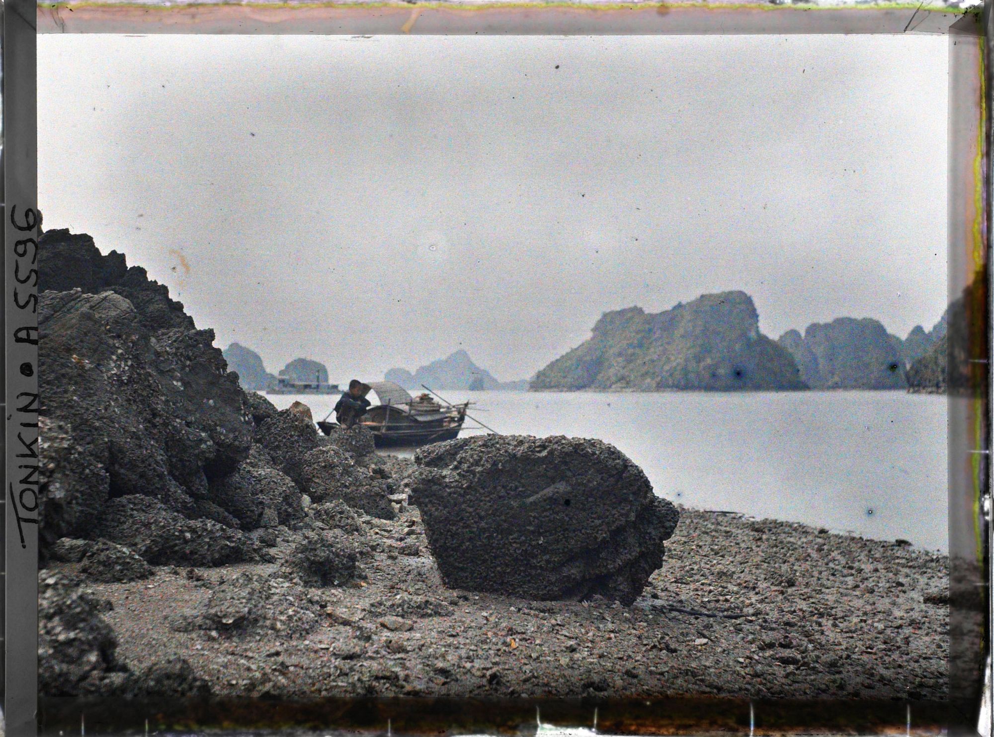 Image représentant Paysage près du Tunnel de Cam-pha (ou " Tunnel de la douane ")