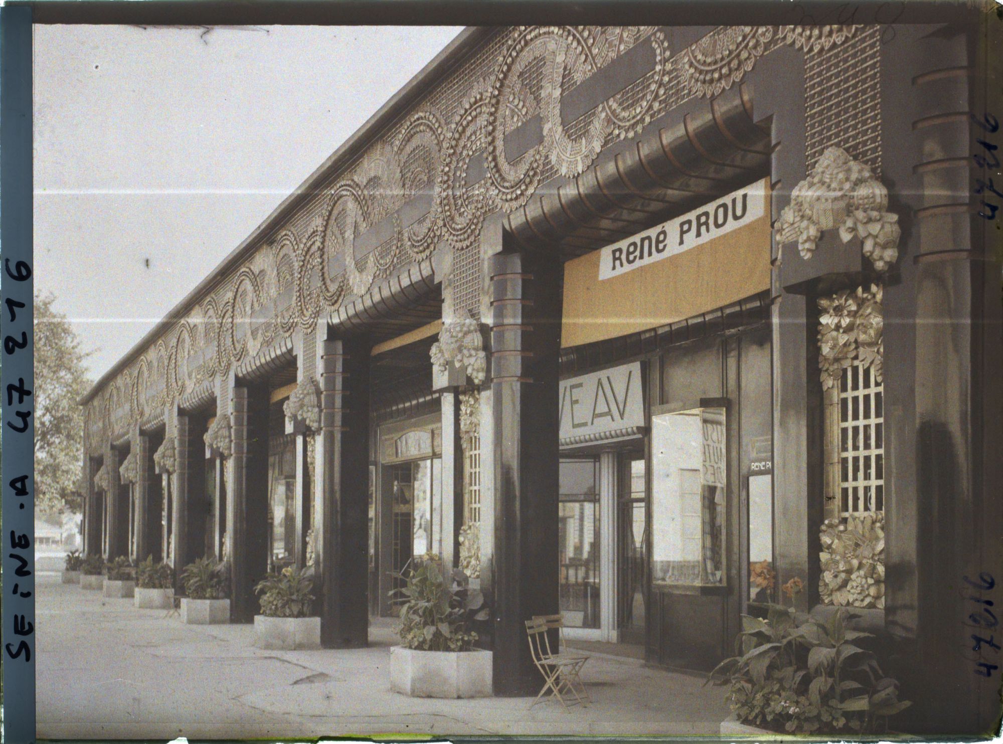 Image représentant L'Exposition des arts décoratifs, Galerie des boutiques françaises, 125 m le long de la gare des Invalides, boutique du décorateur René Prou