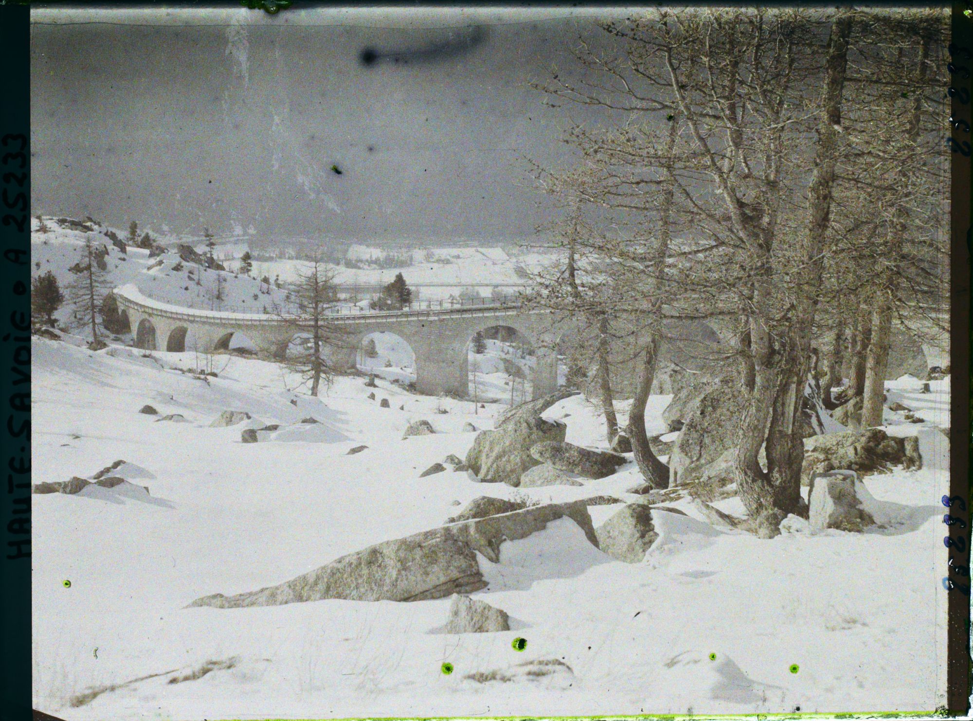 Image représentant France Les Alpes, La mer de Glace, Dernier Pont du Chin de fer à Cremaillère de la mer de glace