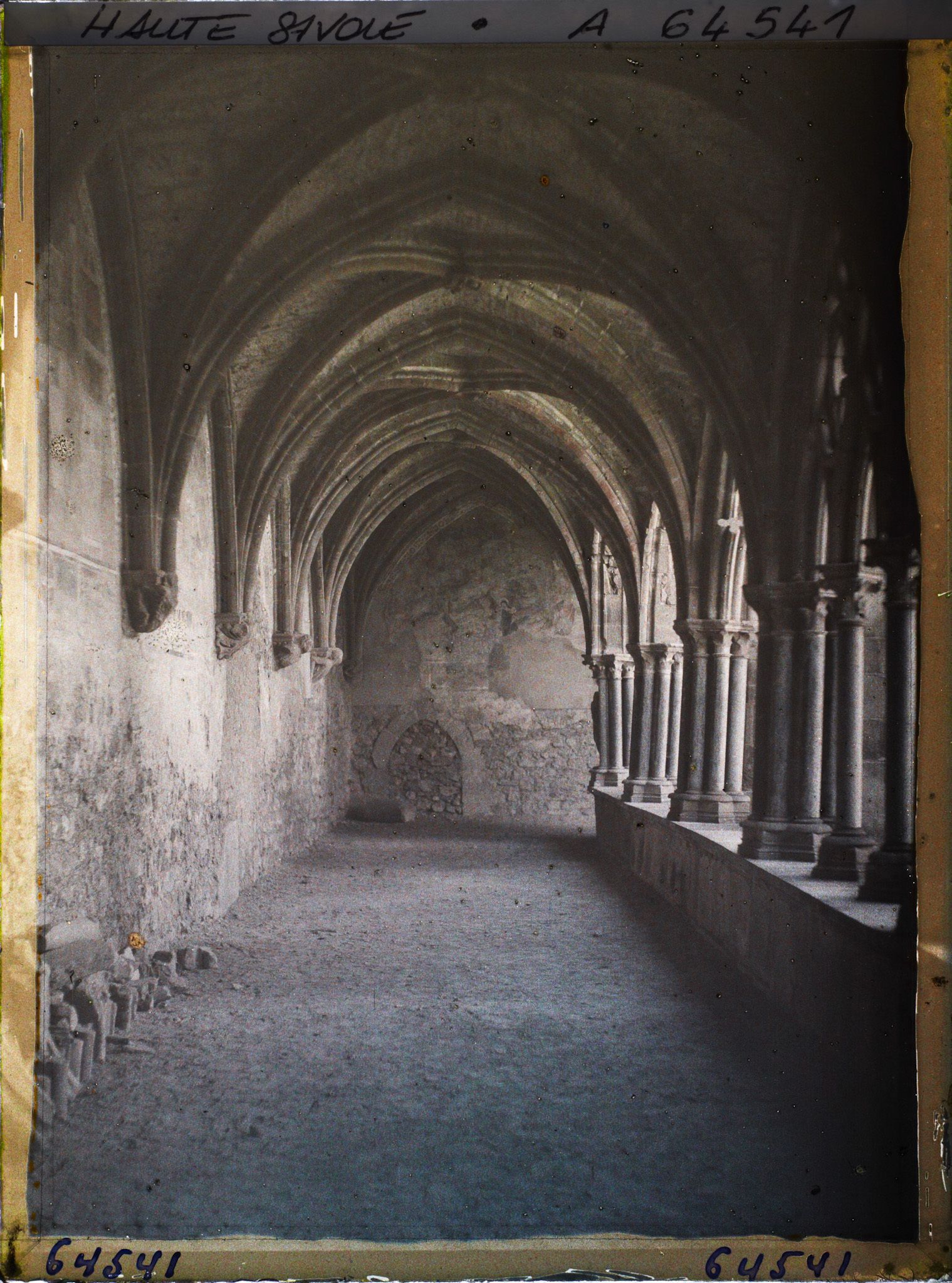 Image représentant France, Hte Savoie, Déambulatoire du Cloître d'Abondance