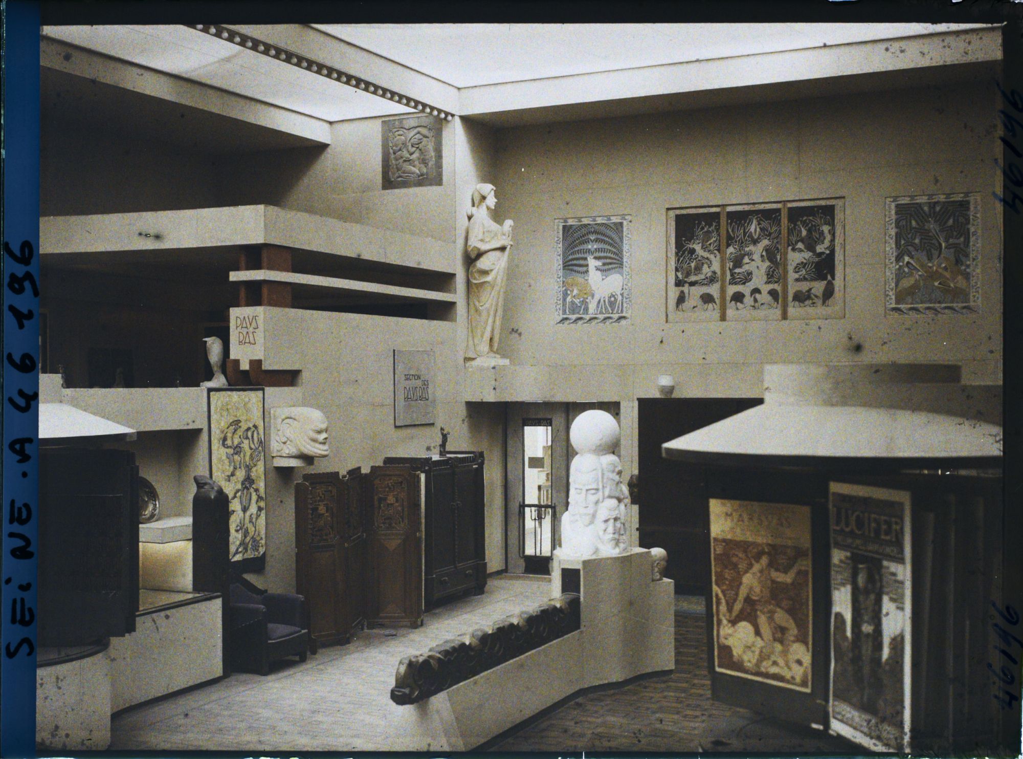 Image représentant L'exposition des arts décoratifs, intérieur de la section des Pays-Bas