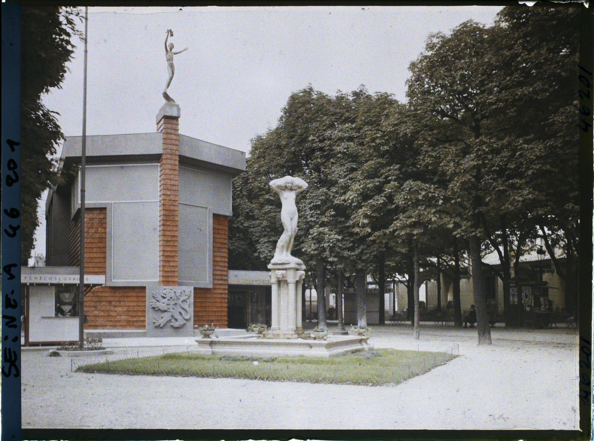 Image représentant L'exposition des arts décoratifs, Pavillon Tchéco-slovaque