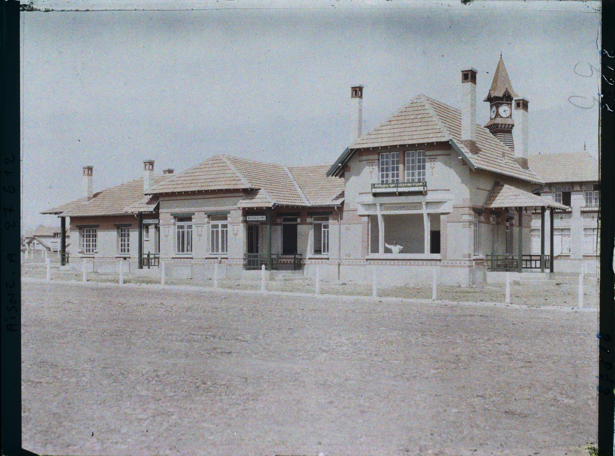 Image représentant France, Tergnier, Cité des Chemineaux. Pharmacie et Salle de visite des nourrissons