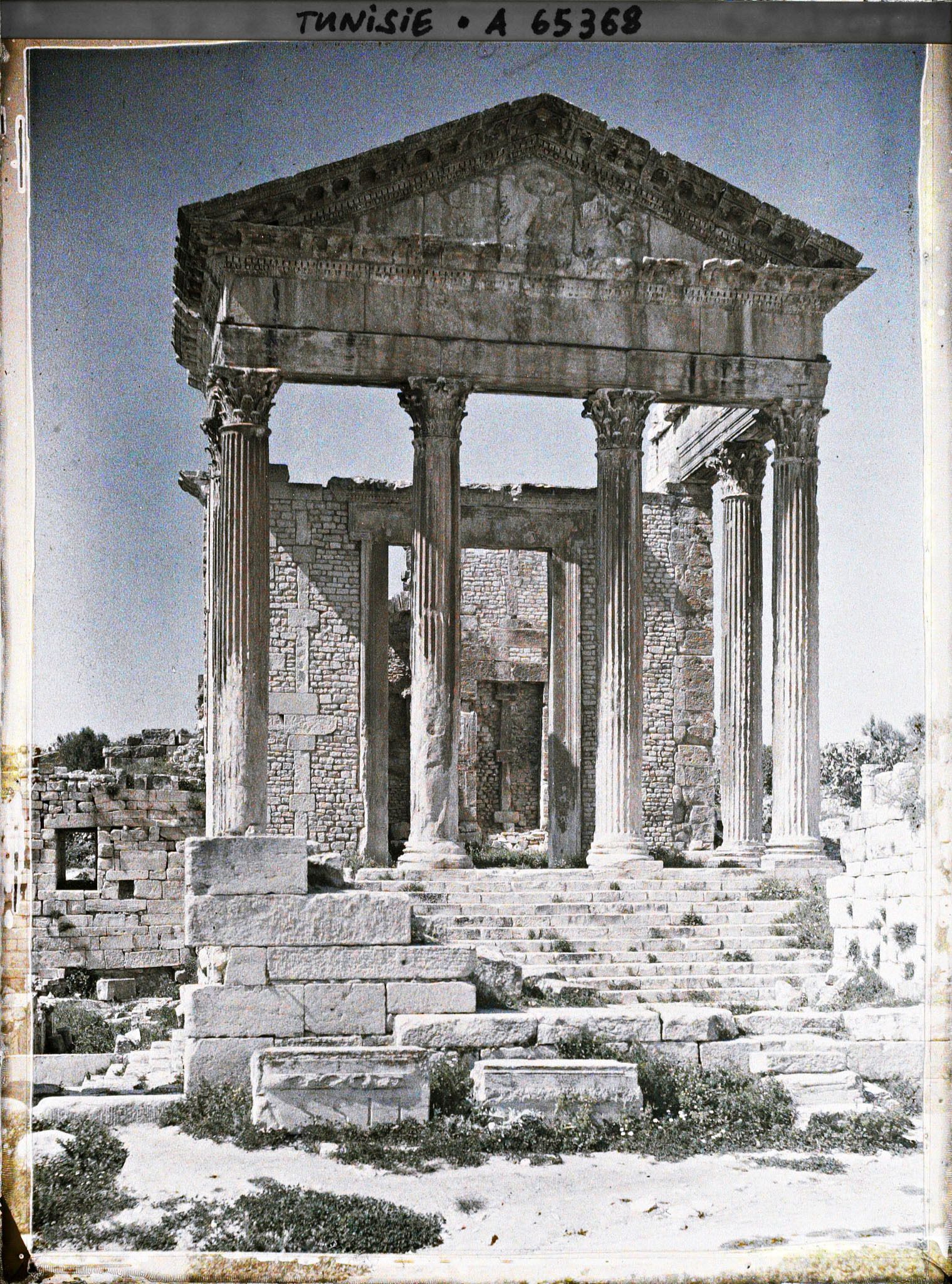 Image représentant Les vestiges du Capitole, vu de face