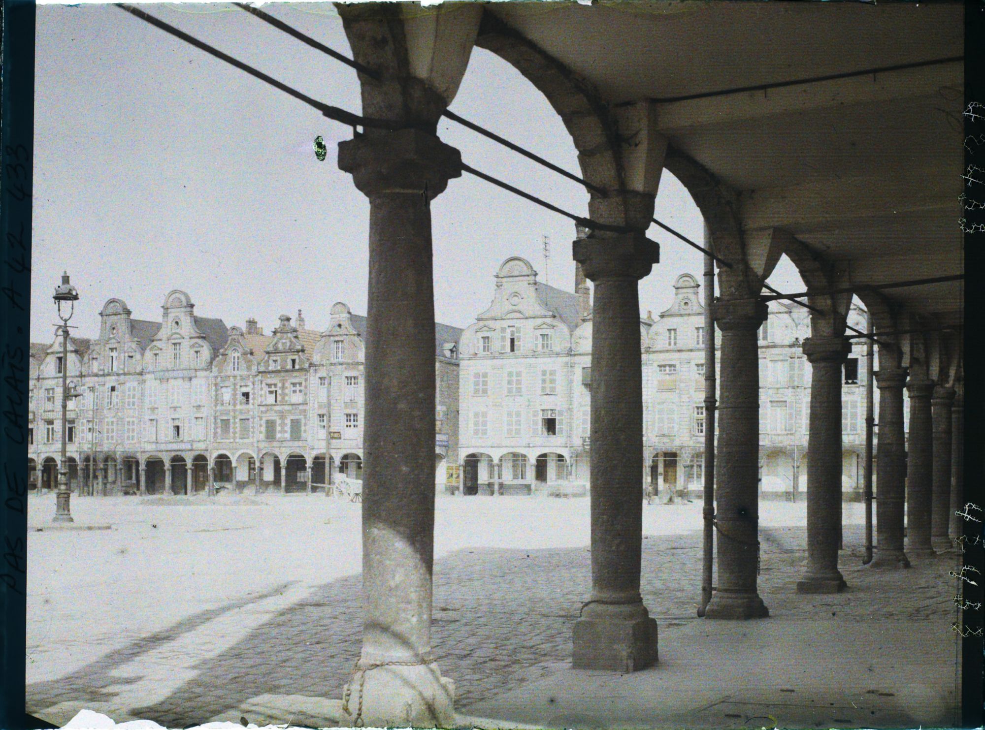 Image représentant France, Arras, Gde Place prise du Coin de la Rue de la Taillanderie