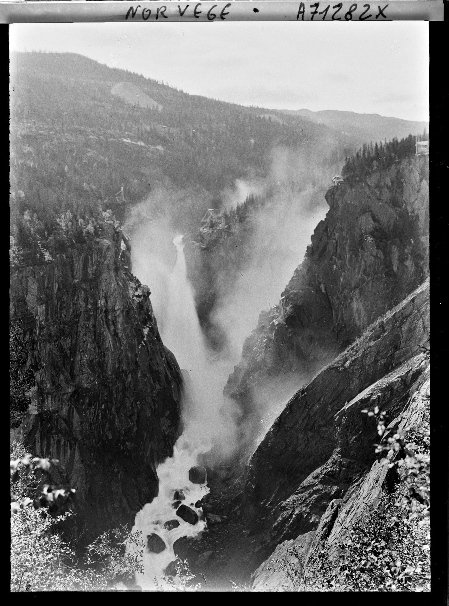 Image représentant La cascade Rjukanfossen
