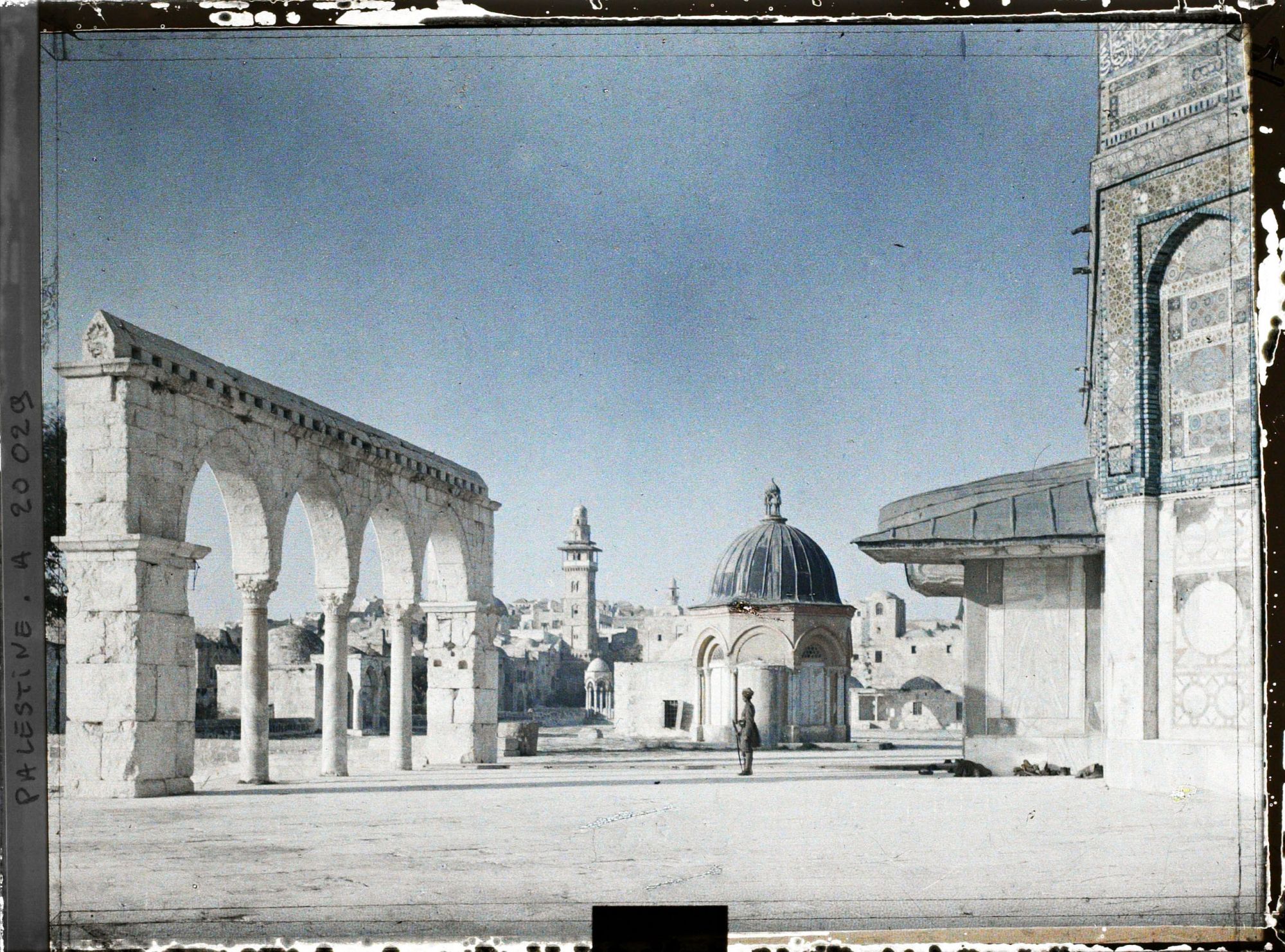 Image représentant Dôme de l'Ascension (Qubbat al Miraj) vue depuis le sud de l'esplanade Sacrée (Haram el Sherif)