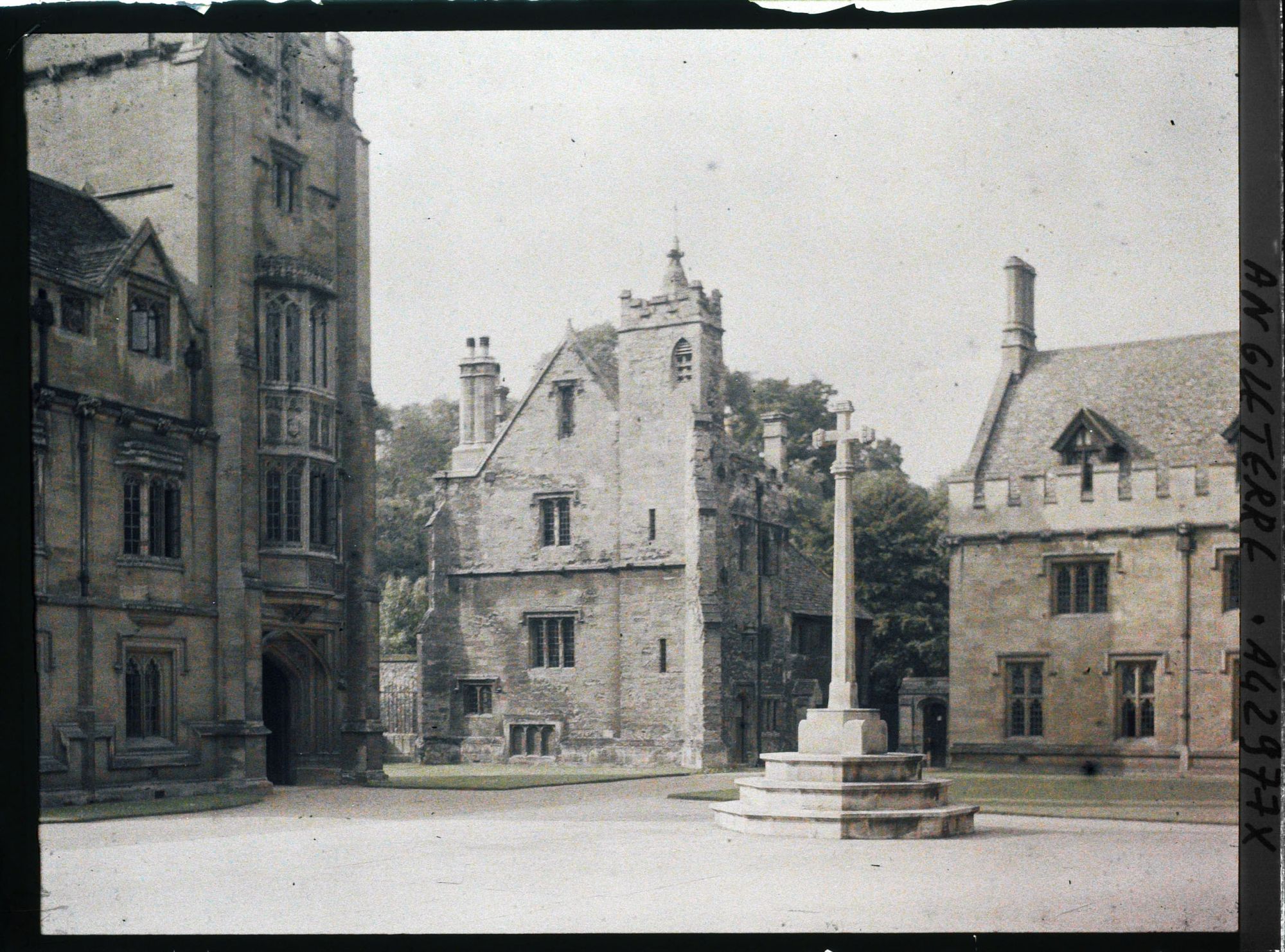 Image représentant La première cour de Magdalen College