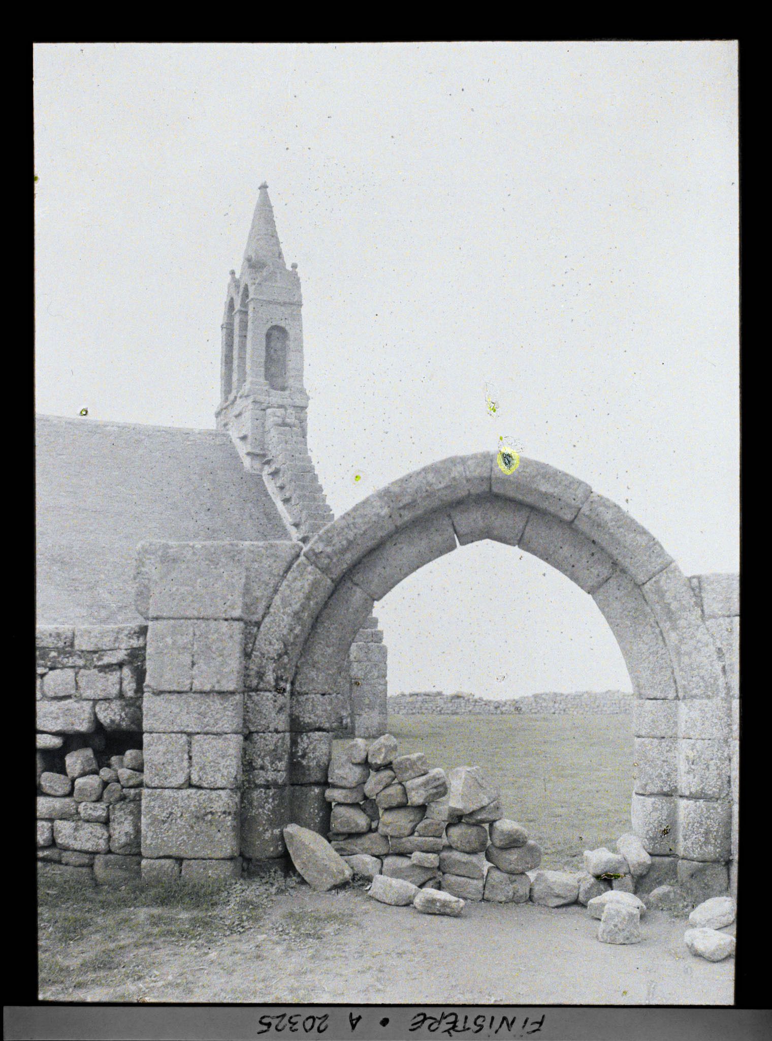 Image représentant Le portail de l'enclos de la chapelle Saint-Budoc