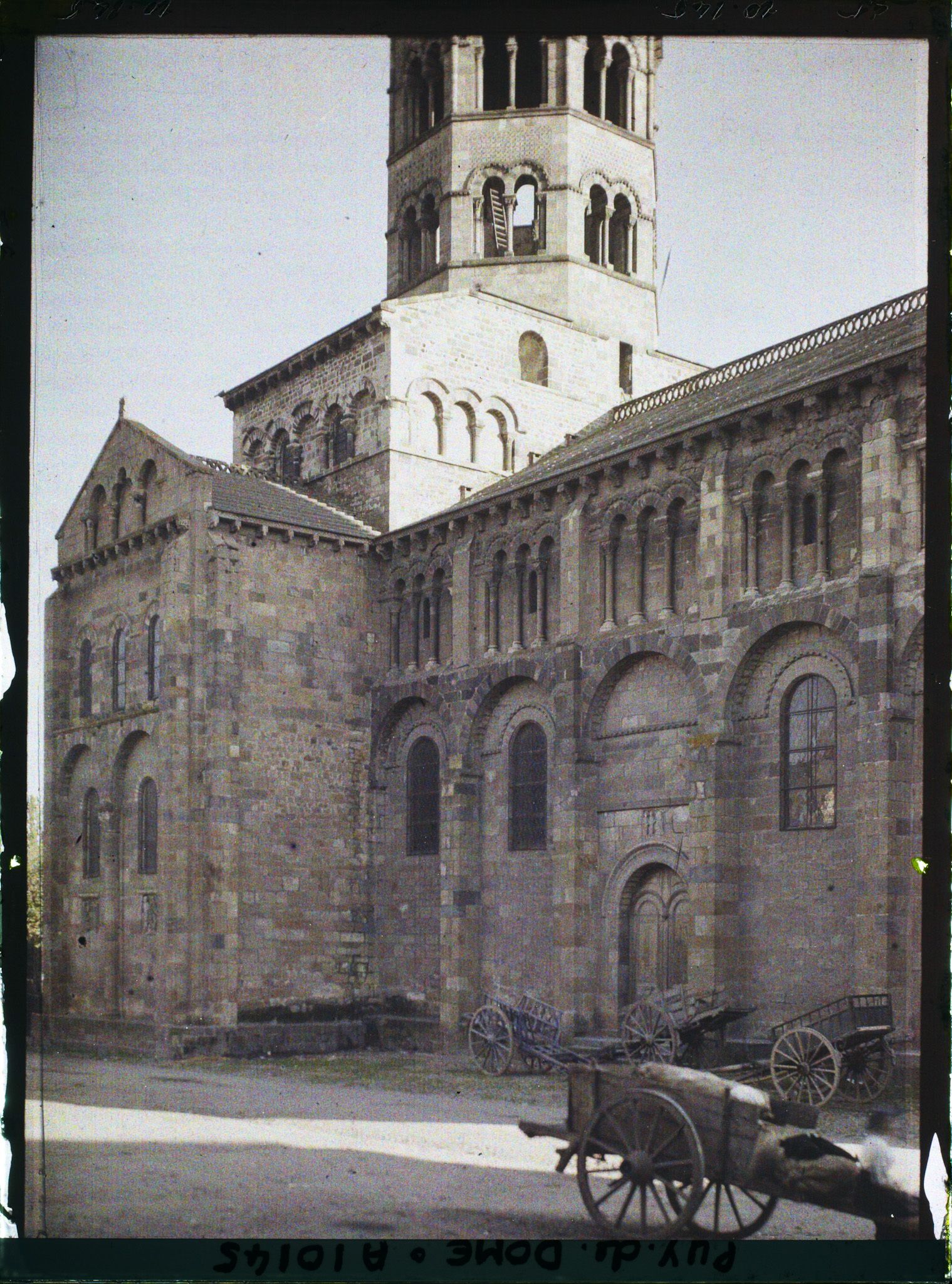 Image représentant France, Issoire, Extérieur de l'Eglise