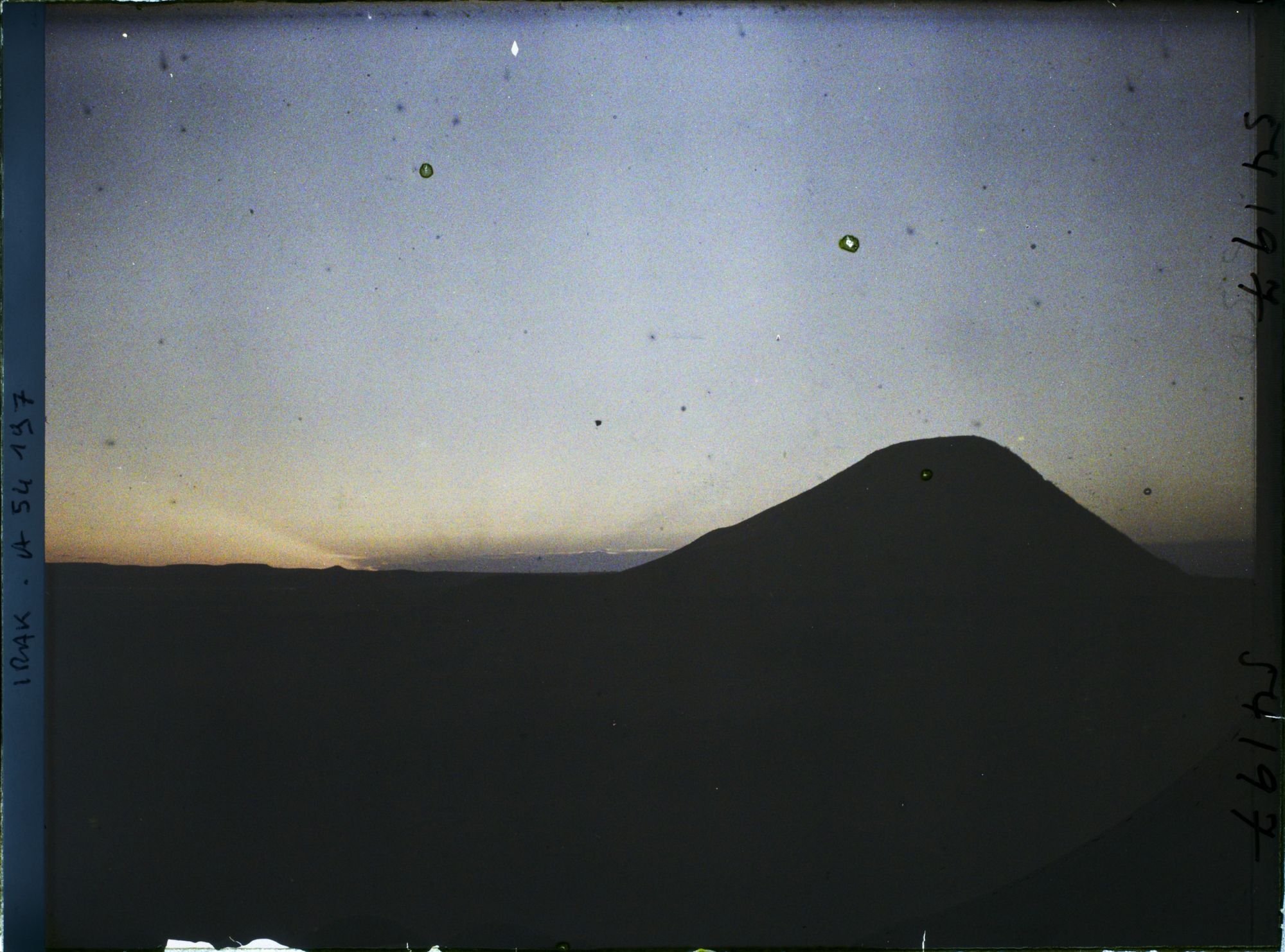 Image représentant La ziggourat (tour à étages) au soleil couchant