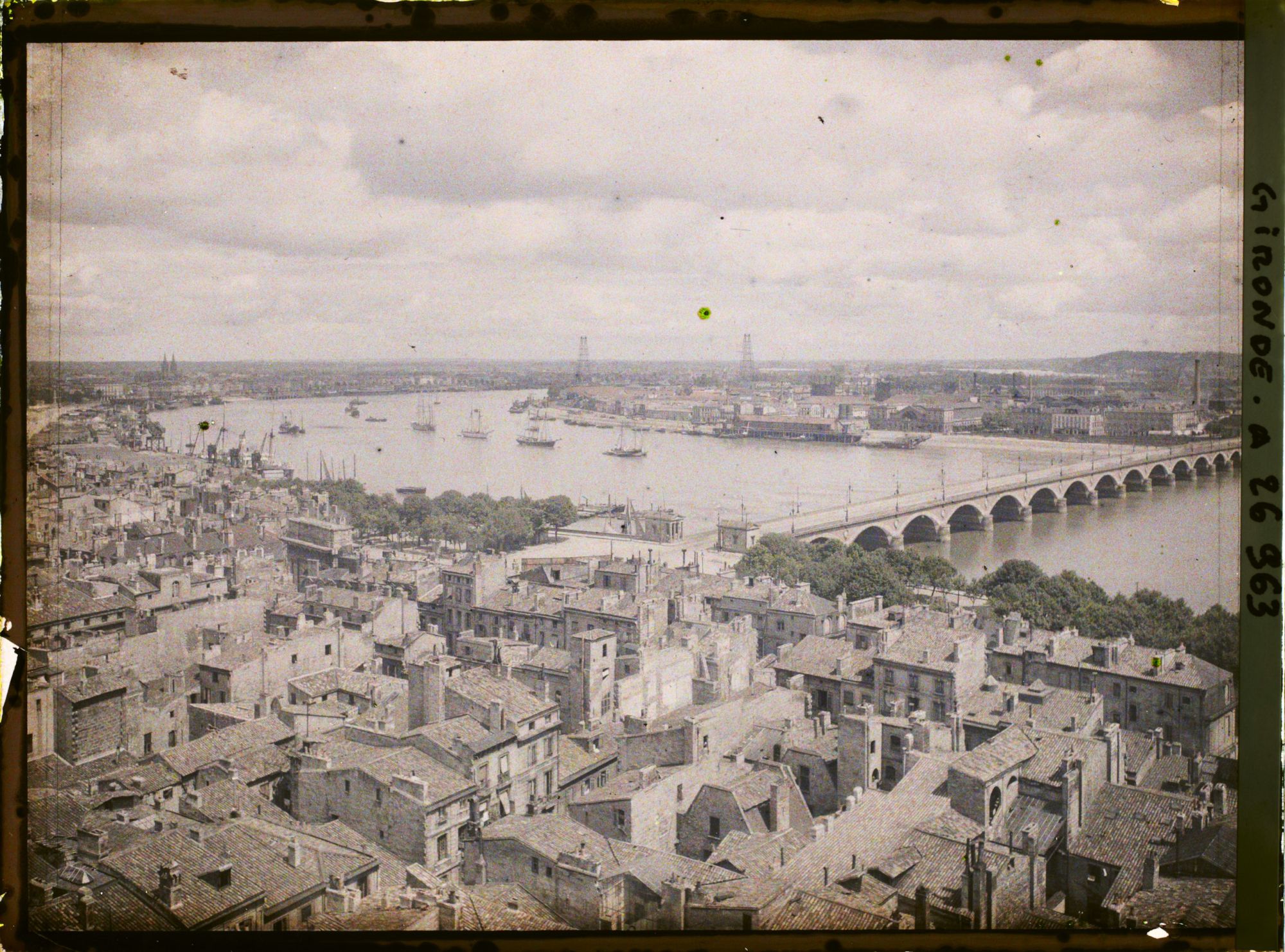 Image représentant Panorama sur la ville depuis la tour Saint-Michel