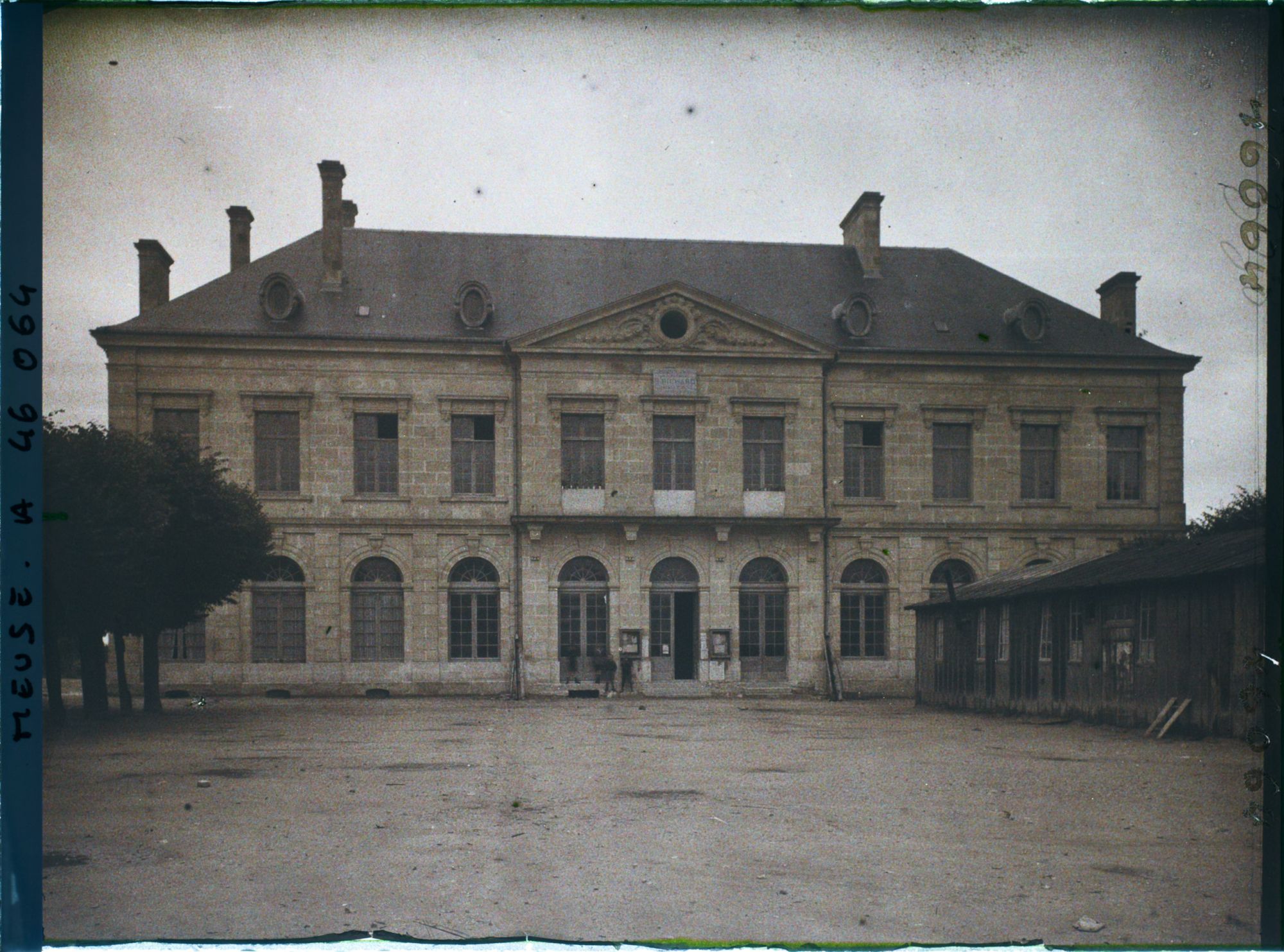 Image représentant France, Etain , Hôtel de ville autre aspect