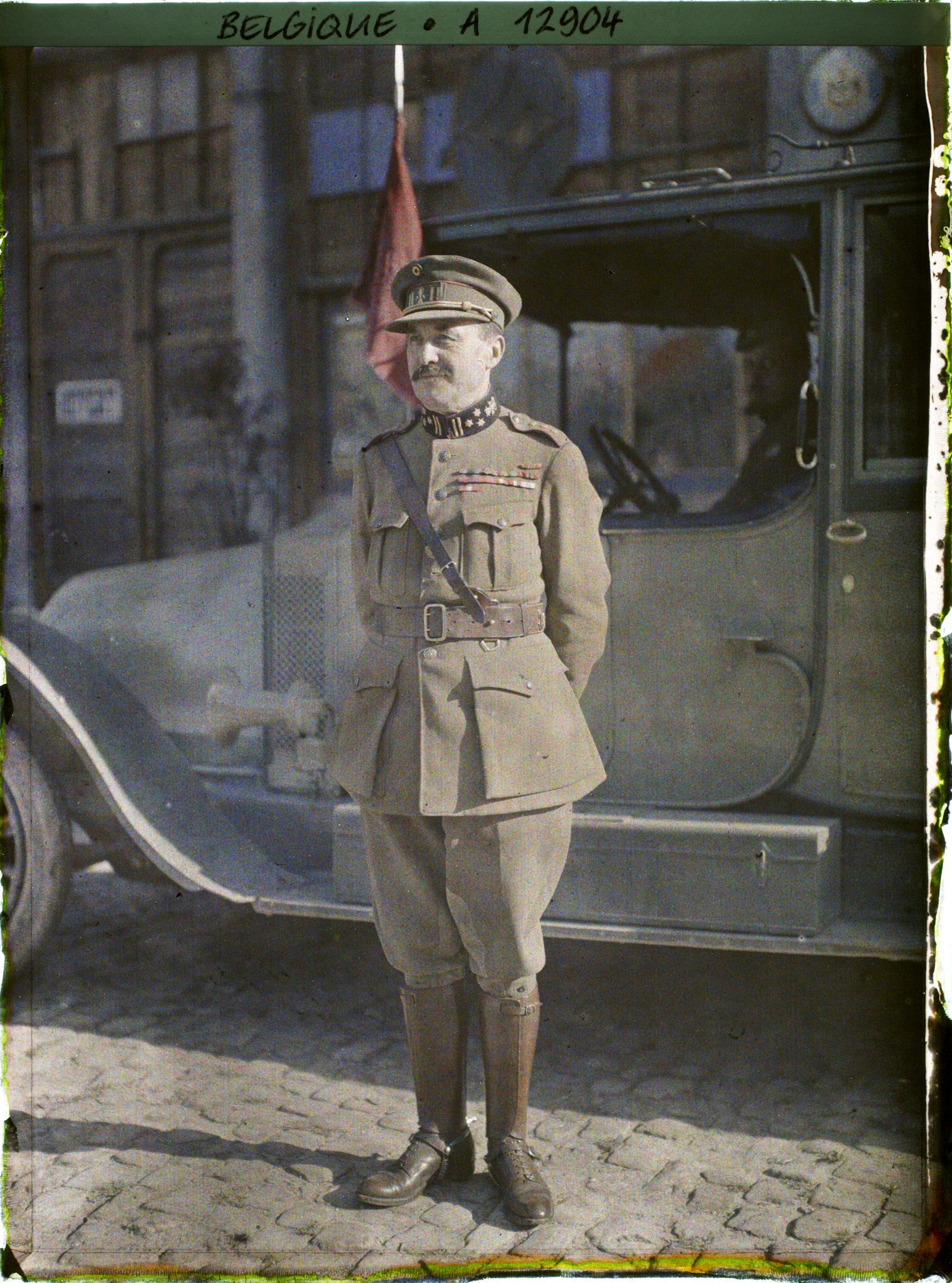 Image représentant Belgique, Furnes, Général Belge Michel, Commt 4e D.A. (ancien ministre de la Guerre)