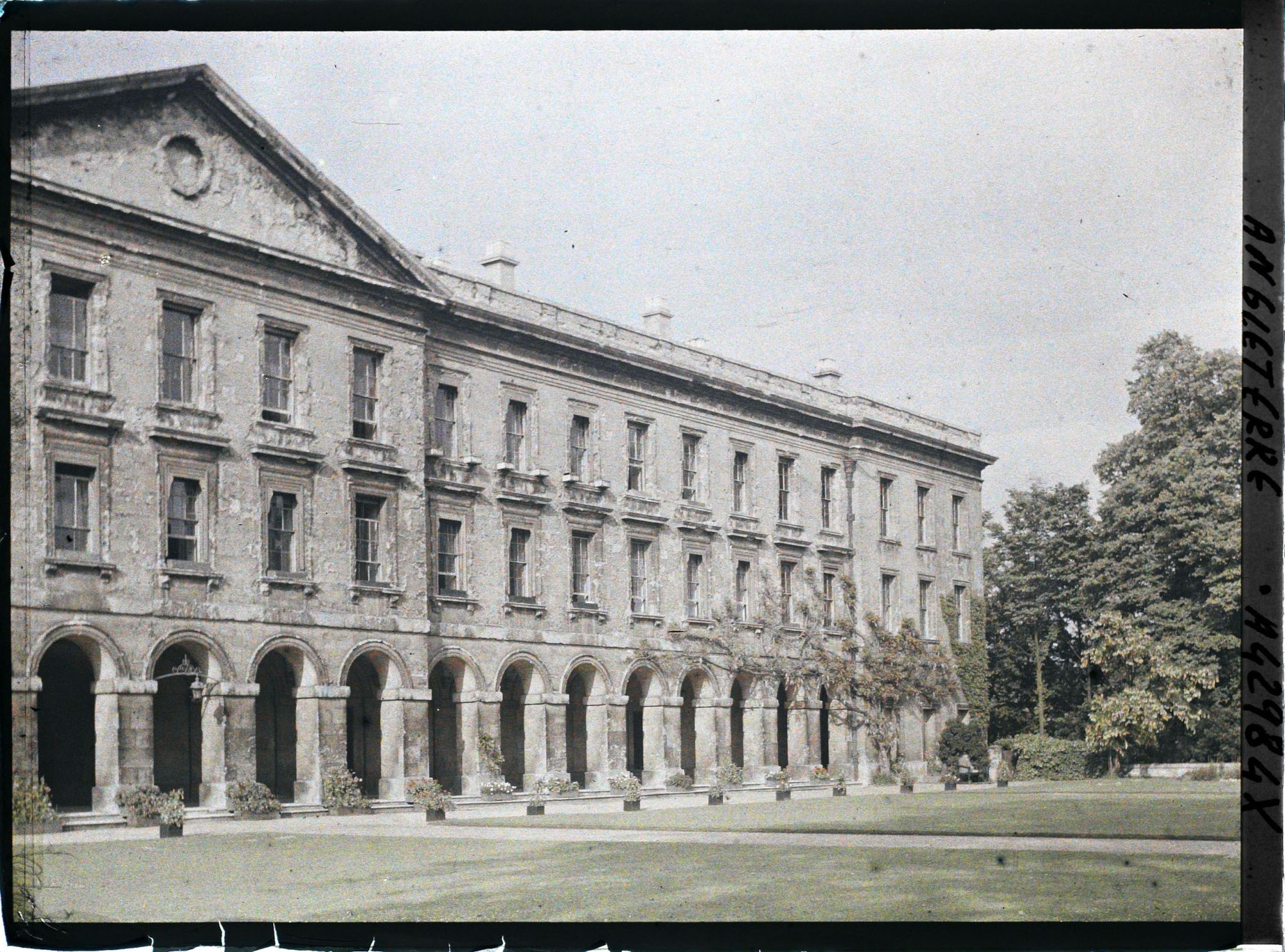 Image représentant Vue des bâtiments situés vers le parc du Magdalen College