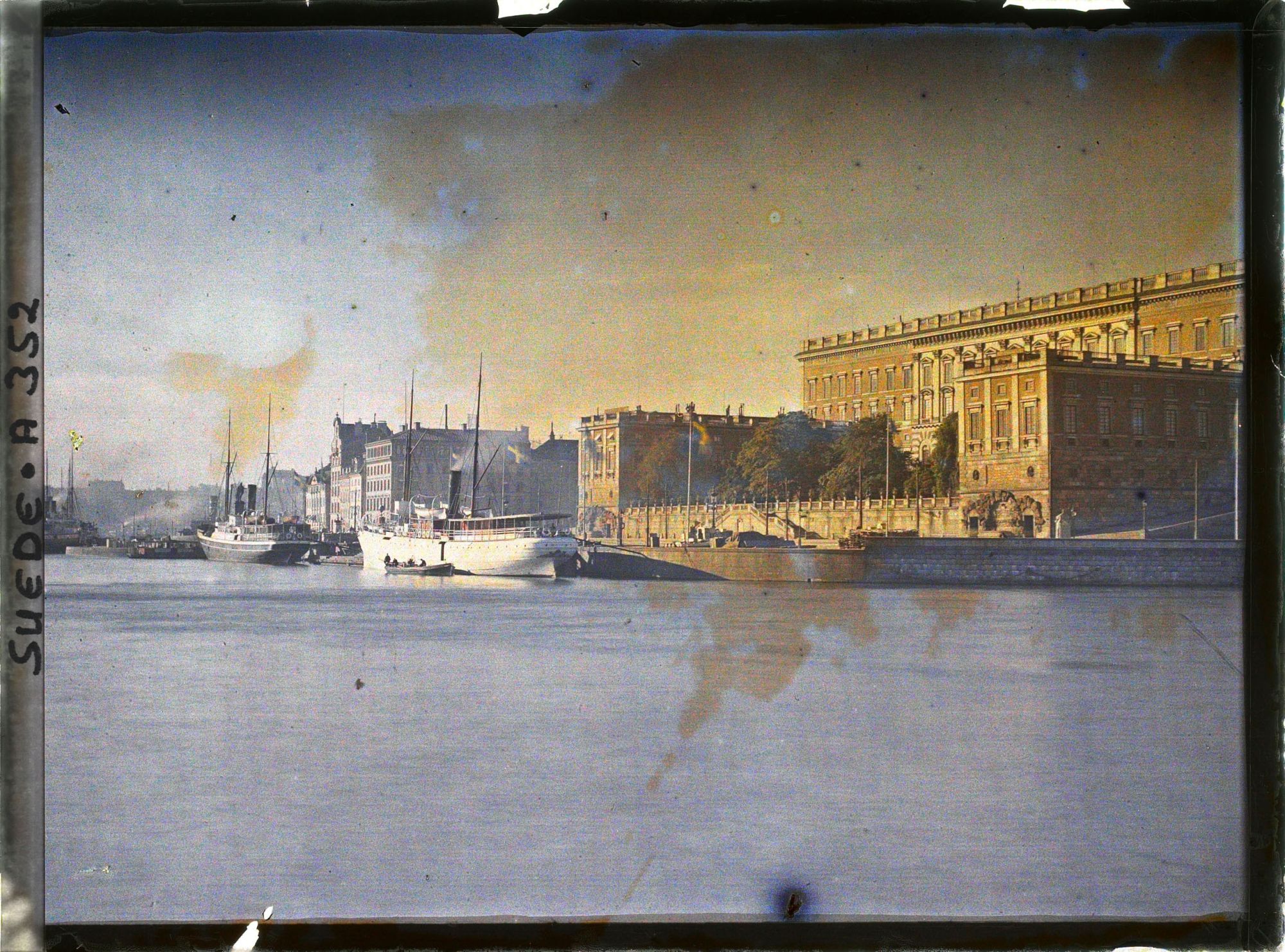 Image représentant Vue du Kungliga Slottet (Palais Royal) depuis le Blasieholmenshamnen (quai de Blasieholmen)