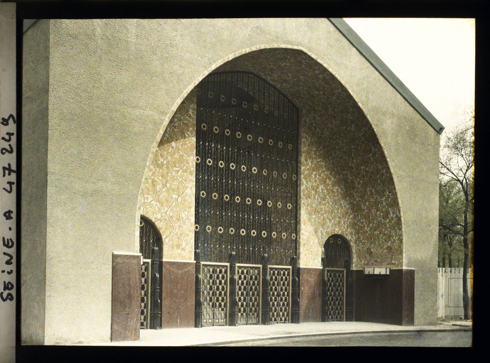 Image représentant L'Exposition des arts décoratifs, Porte Saint-Dominique-Fabert