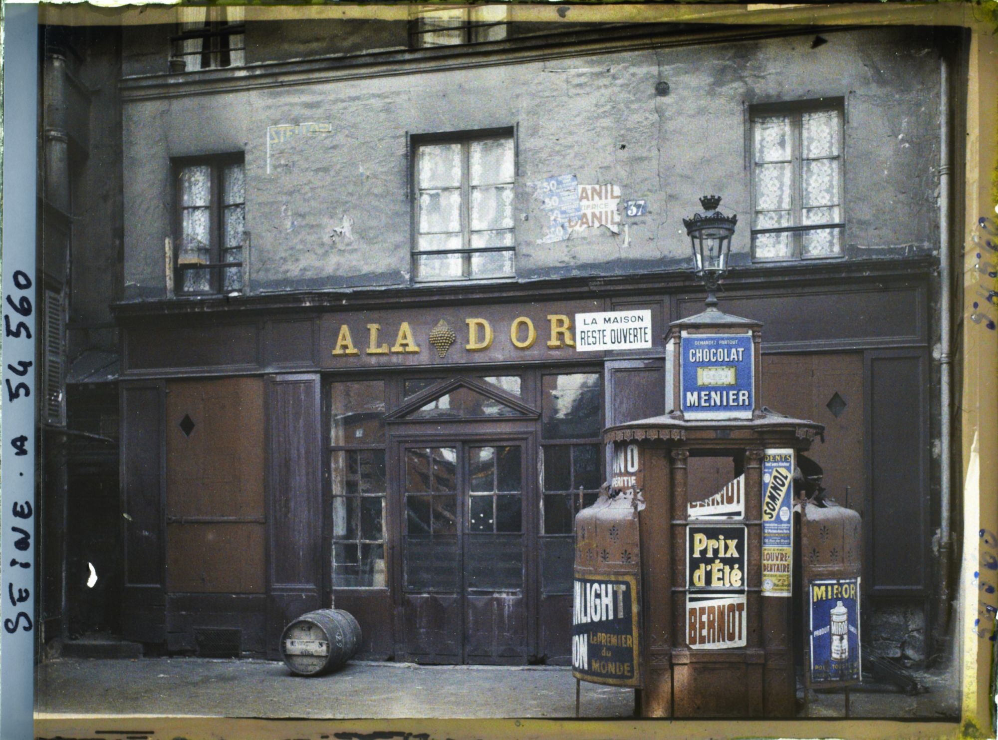 Image représentant Enseigne "A la Grappe d'Or" au n° 37 rue des Lombards