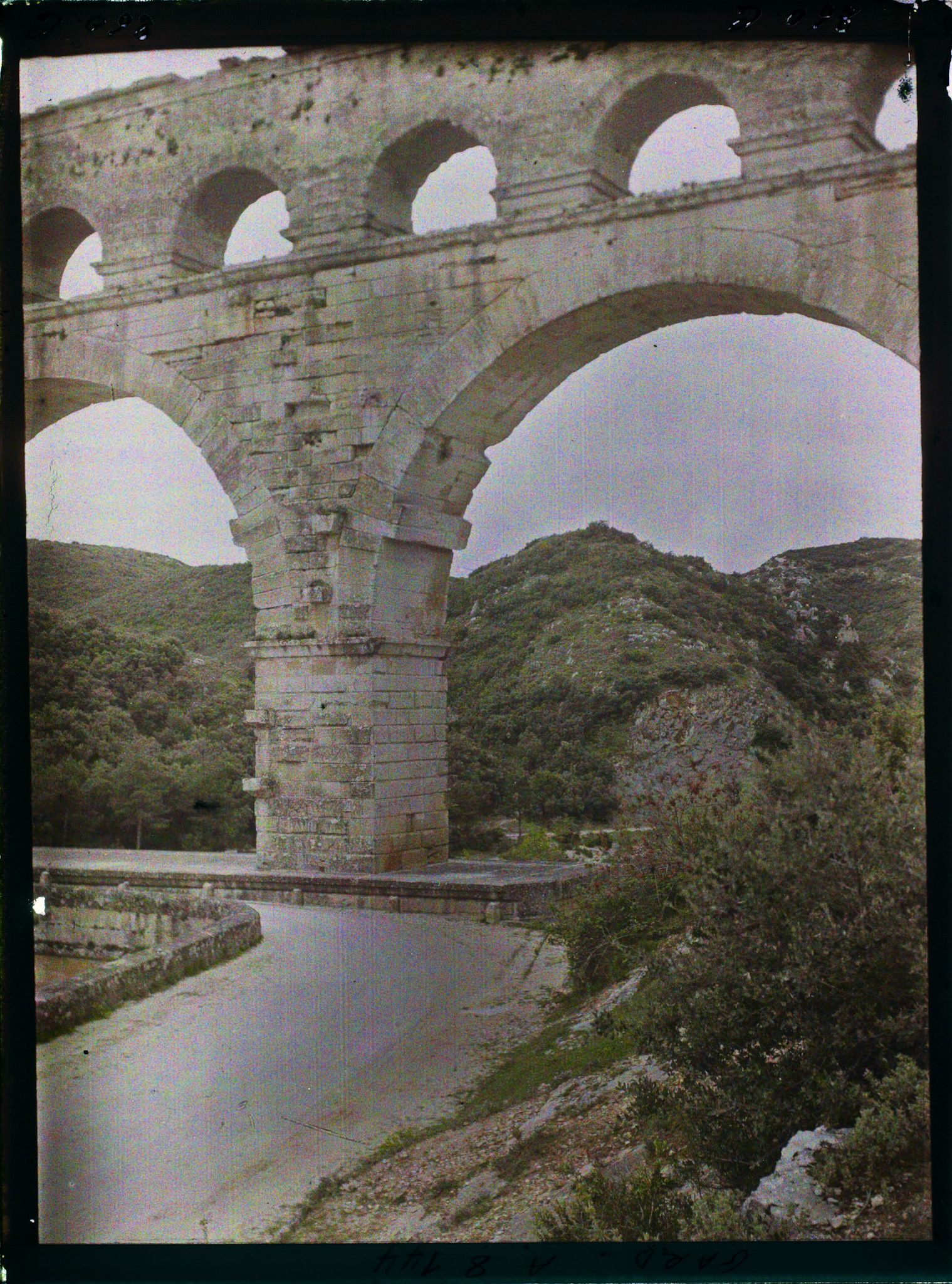 Image représentant Piliers du pont du Gard