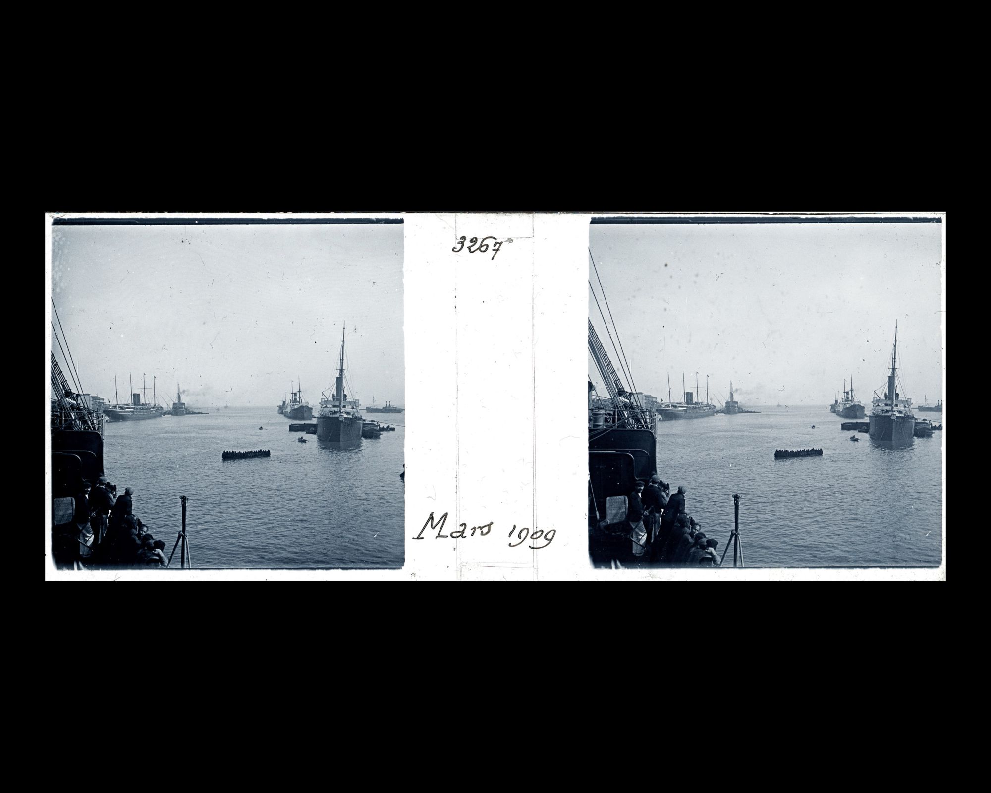 Image représentant Navires sur le canal de Suez, vus depuis le Lützow