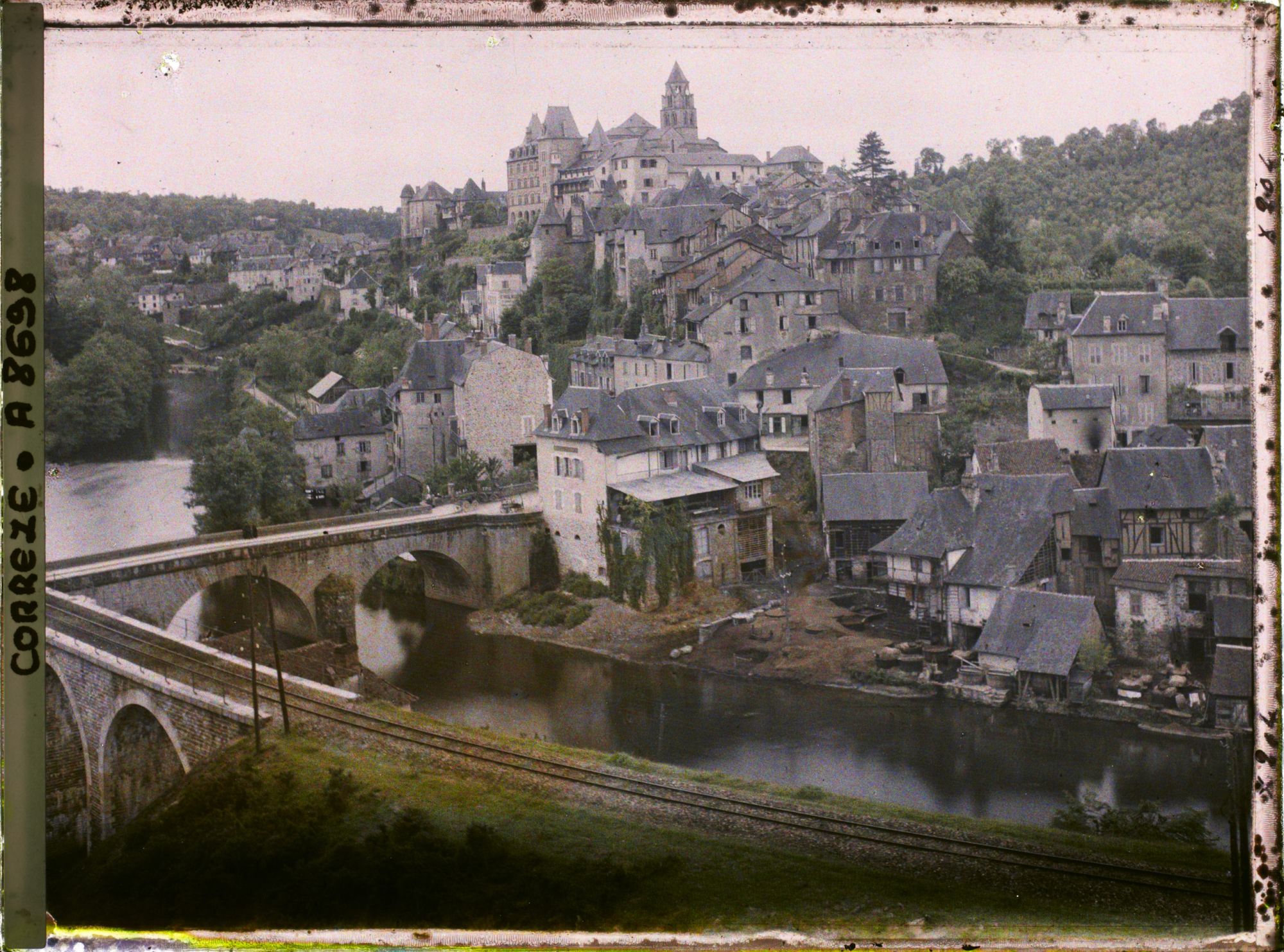 Image représentant Vue sur la ville et la Vezère prise du Faubourg Sainte-Eulalie