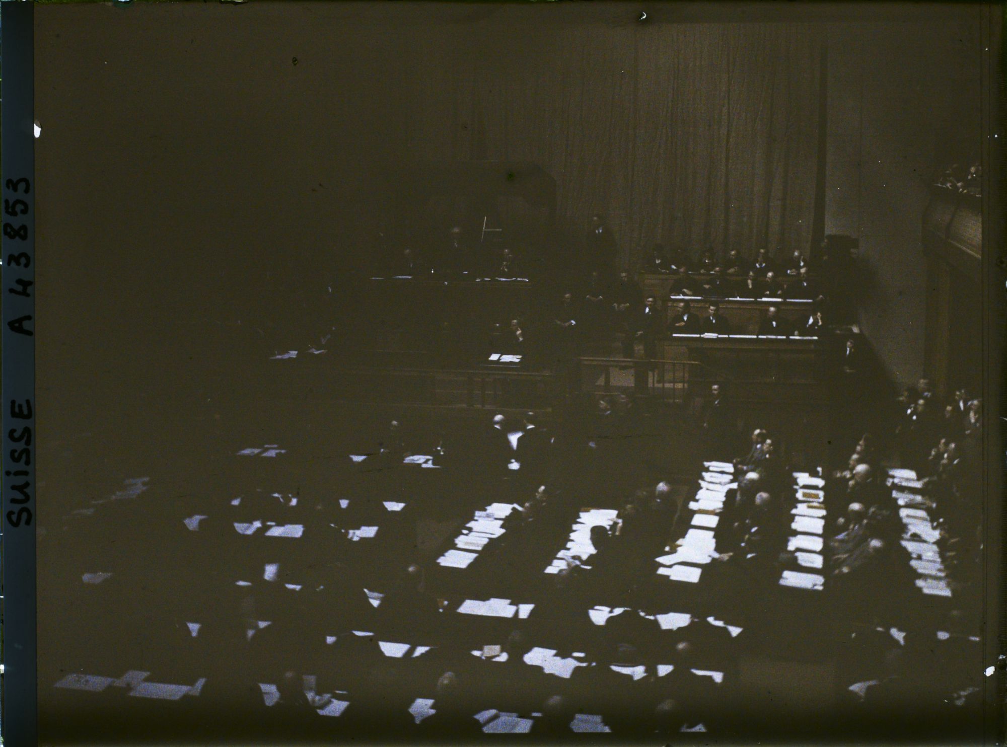 Image représentant Cinquième assemblée annuelle de la Société des Nations (SDN) à Genève. L'intérieur de la Salle de la Réformation