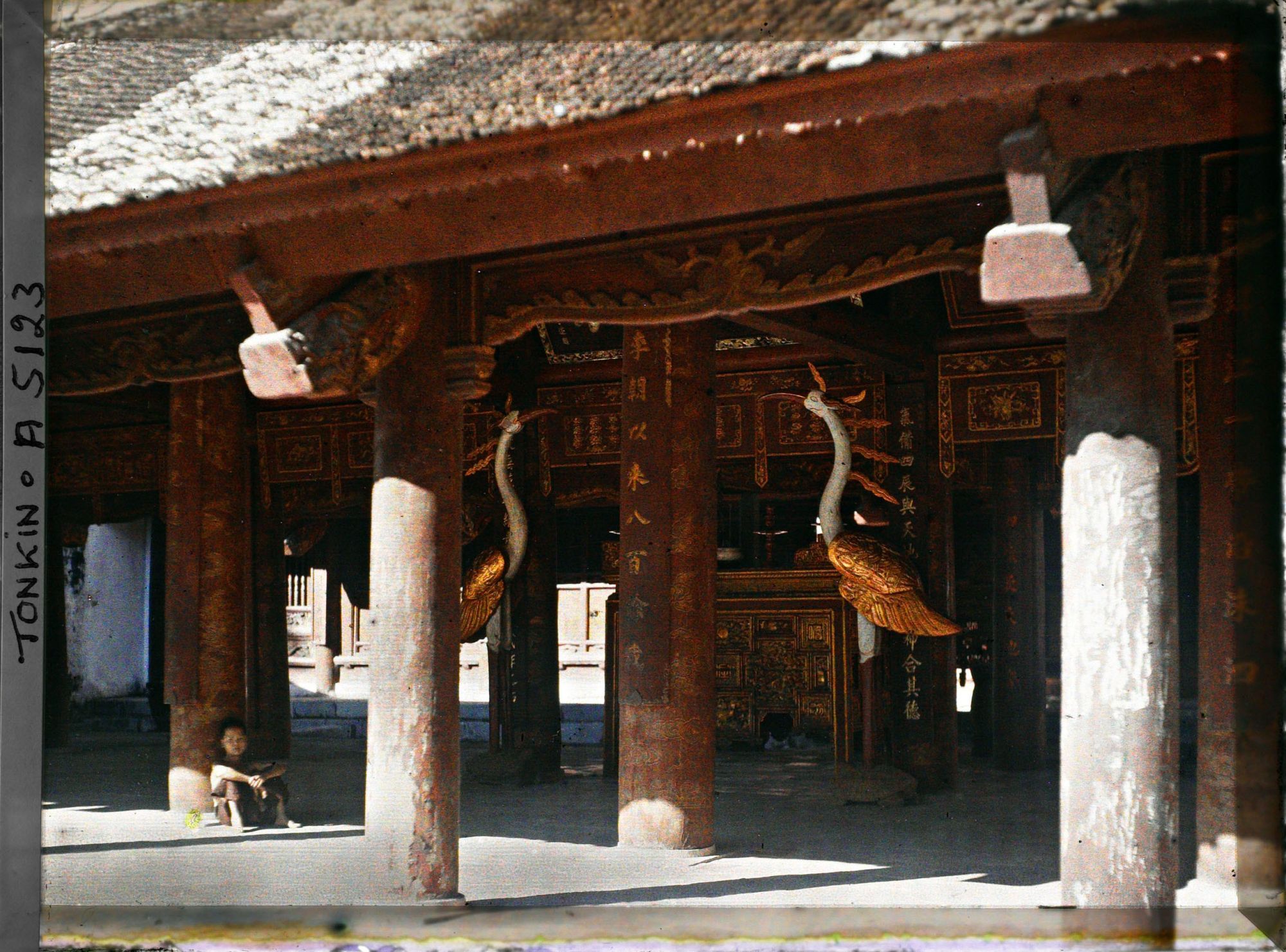 Image représentant Le Van-Mieu, temple confucéen de la " Culture littéraire ", dans le quartier de la Citadelle (route de Sinh-tu)