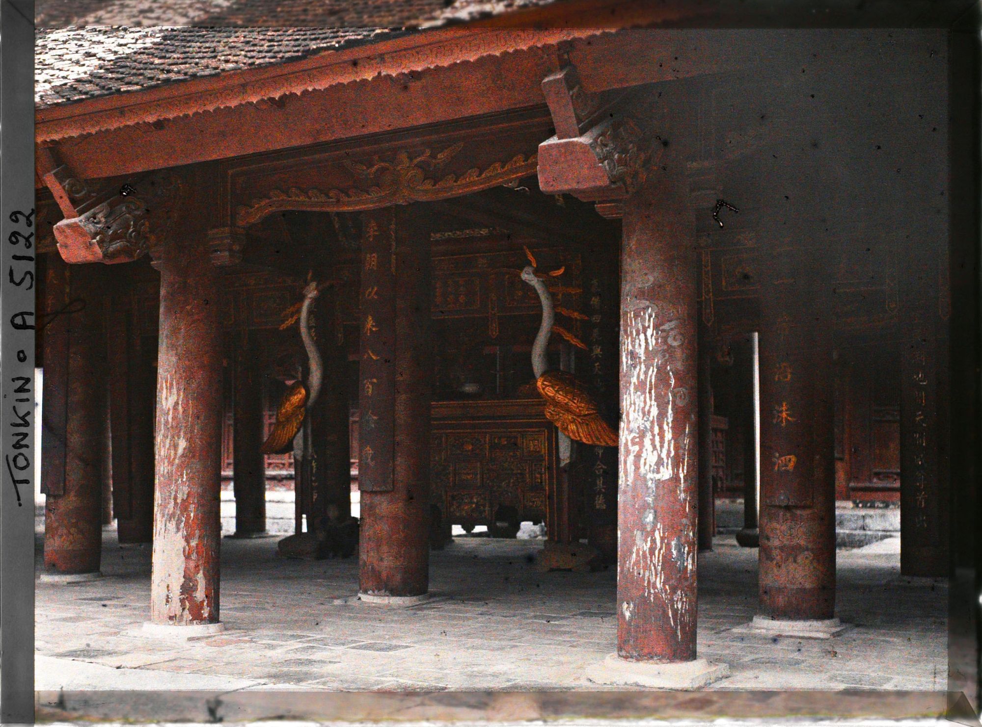Image représentant Le Van-Mieu, temple confucéen de la " Culture littéraire ", dans le quartier de la Citadelle (route de Sinh-tu)