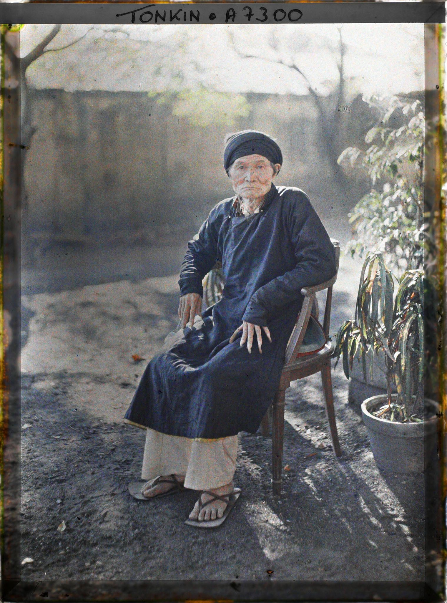 Image représentant Portrait en pied, d'un lettré, assis