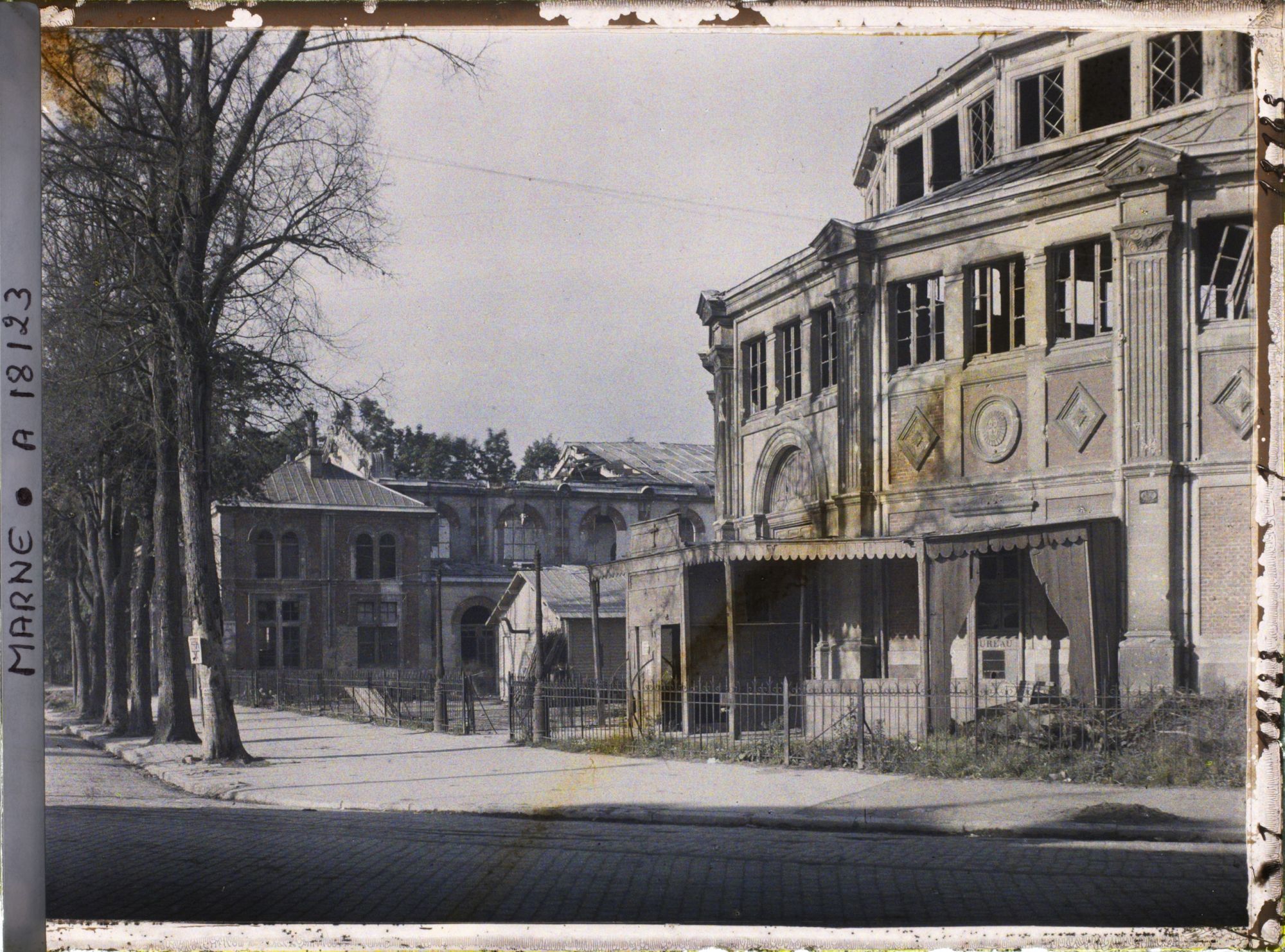 Image représentant France, Reims, Le Cirque et la Gendarmerie