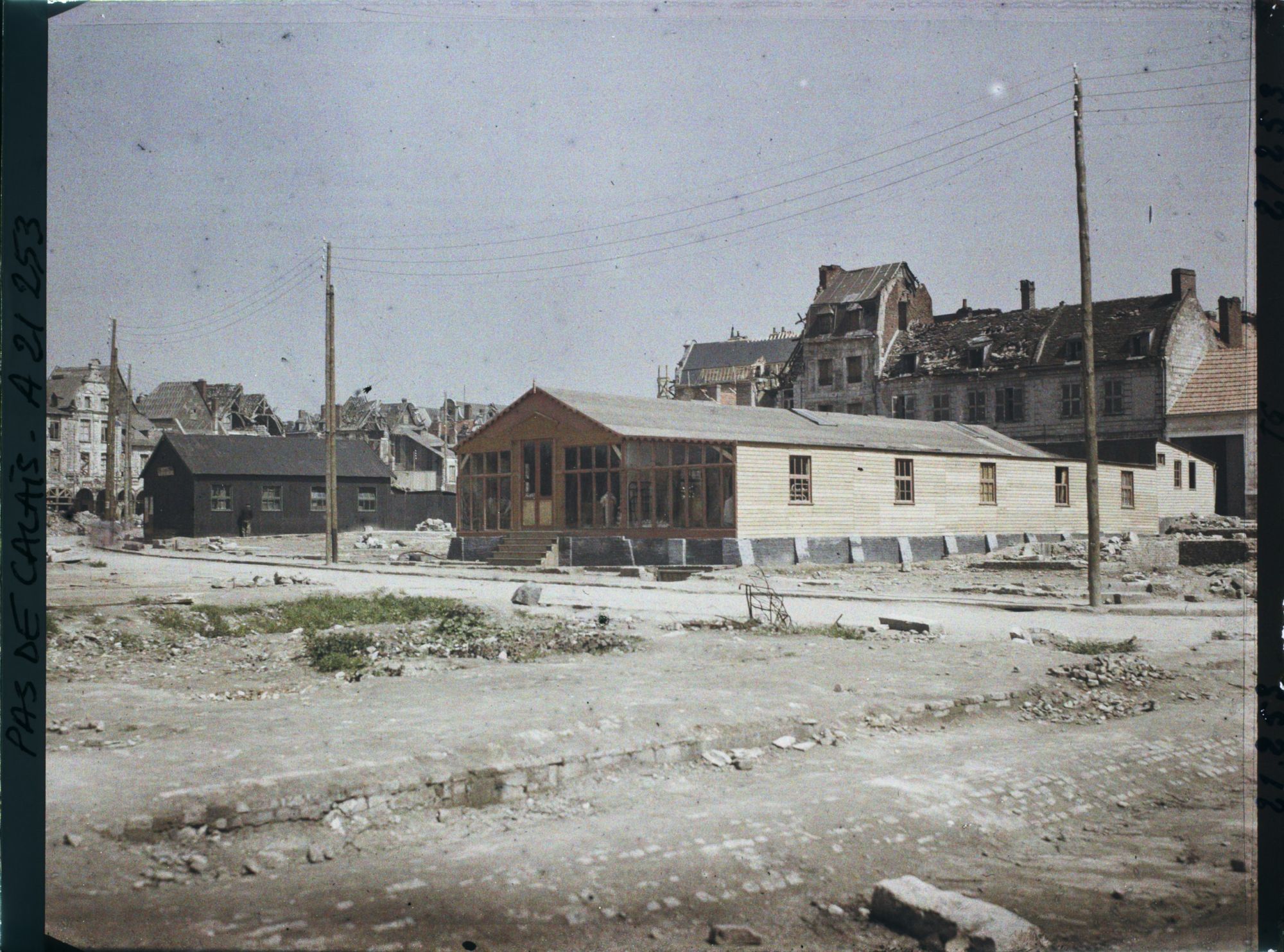 Image représentant France, Arras, Magasin de literie en face de l'*Hôtel de Ville