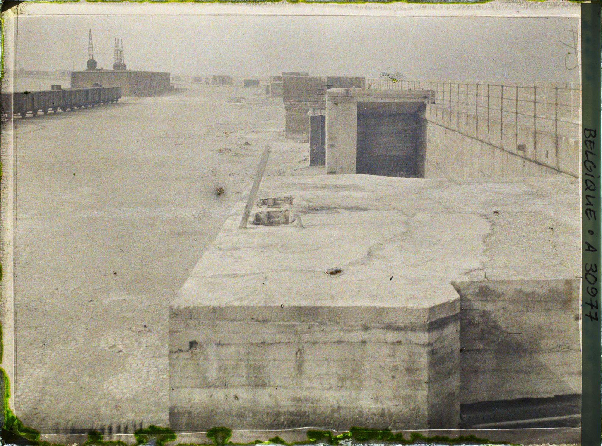 Image représentant Belgique, Zeebrugge, Abri de mitrailleuse sur le môle ( ensemble)
