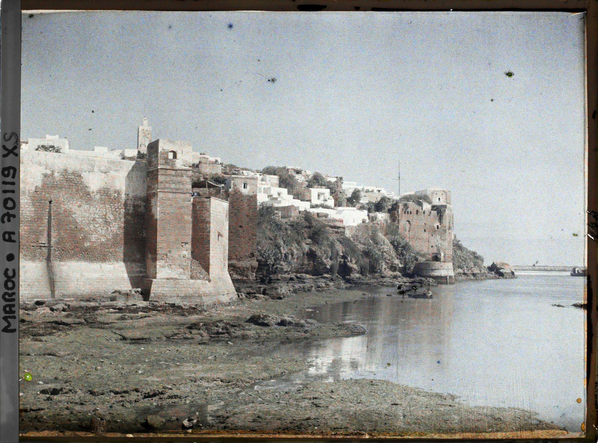 Image représentant La casbah des Oudaïa au bord du fleuve Bou Regreg