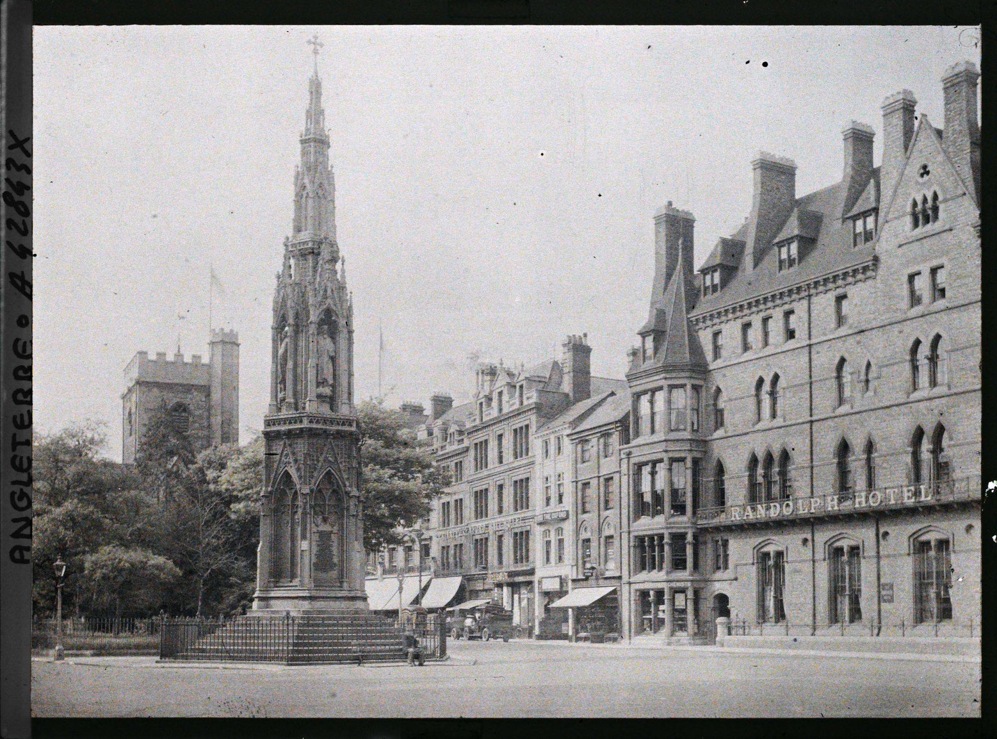 Image représentant Le monument aux évêques sur St Giles street